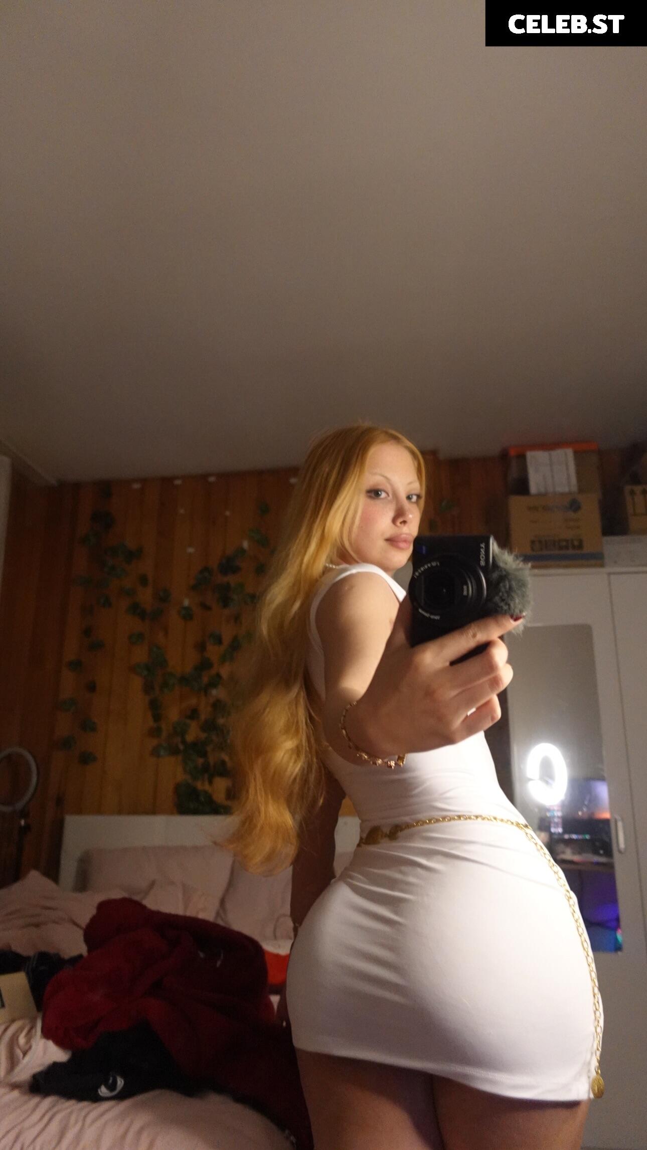 yagmuriave / Yagmur Dinc Image 12662879