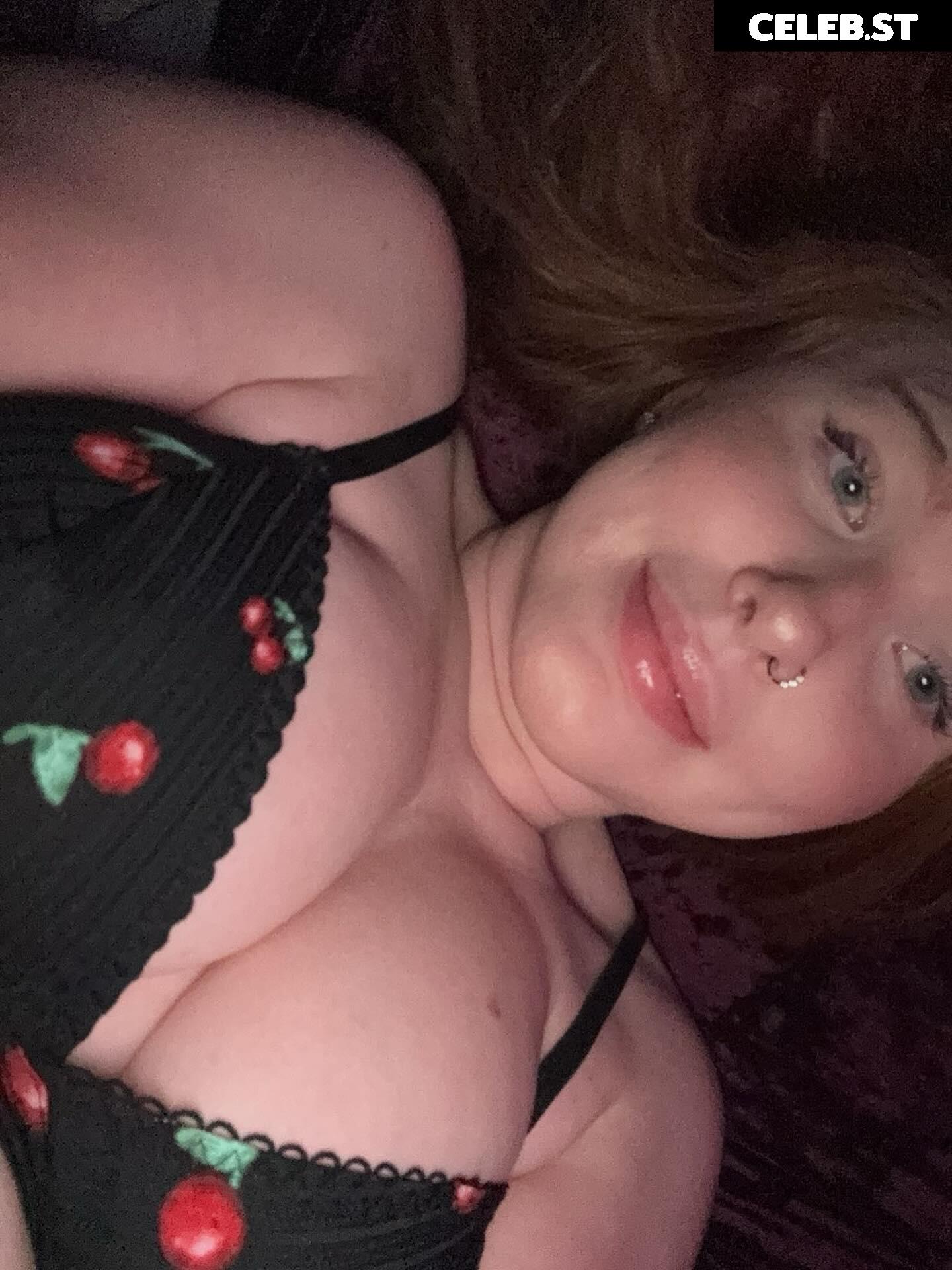Fieryredcheeks / Katie Coburn Image 12675471