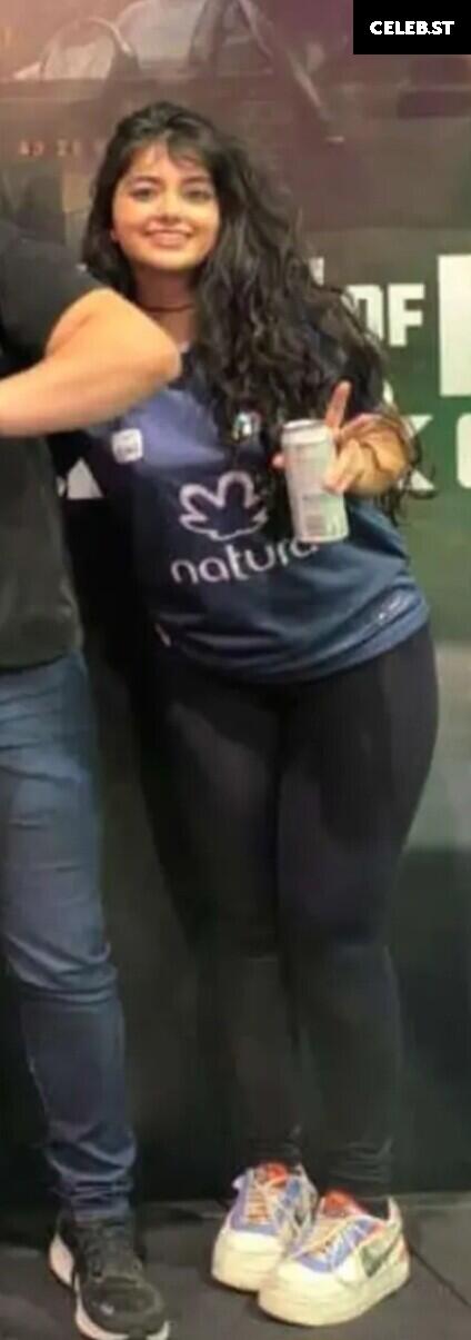 Yulla Image 12624405