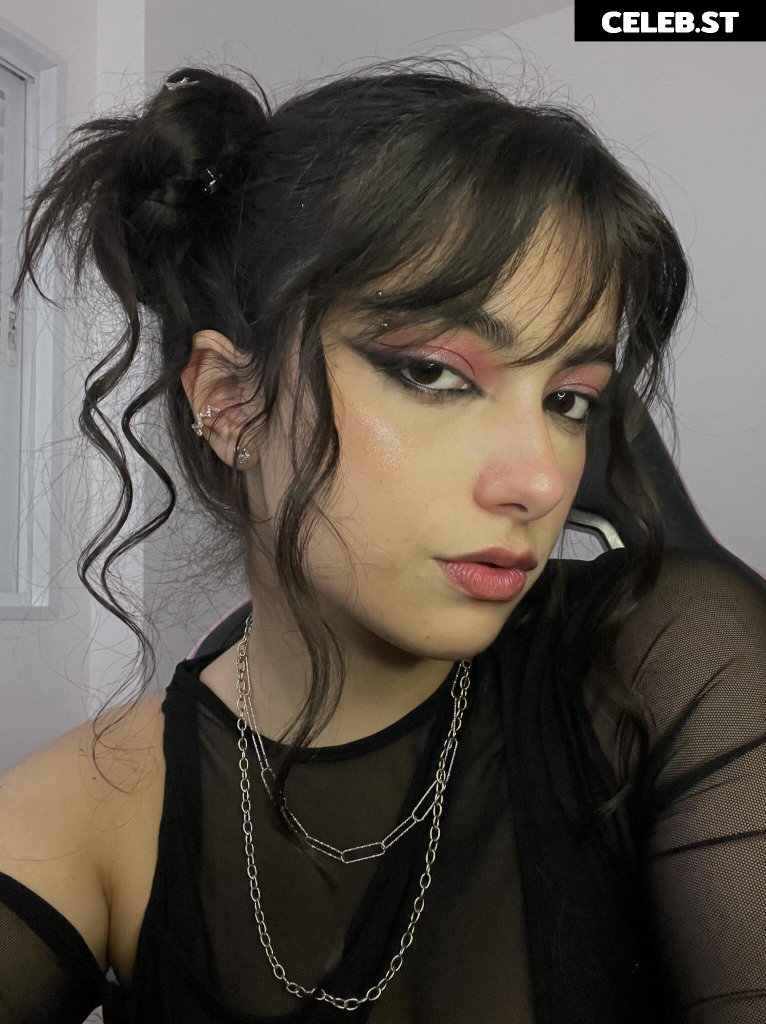 Yulla Image 12624439