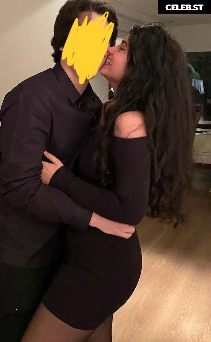 Yulla Image 12624392