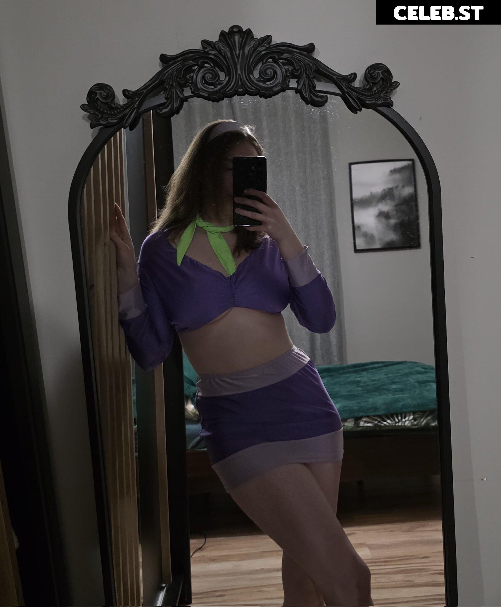 @xgeishaxx @xcarolajnx Image 12695228