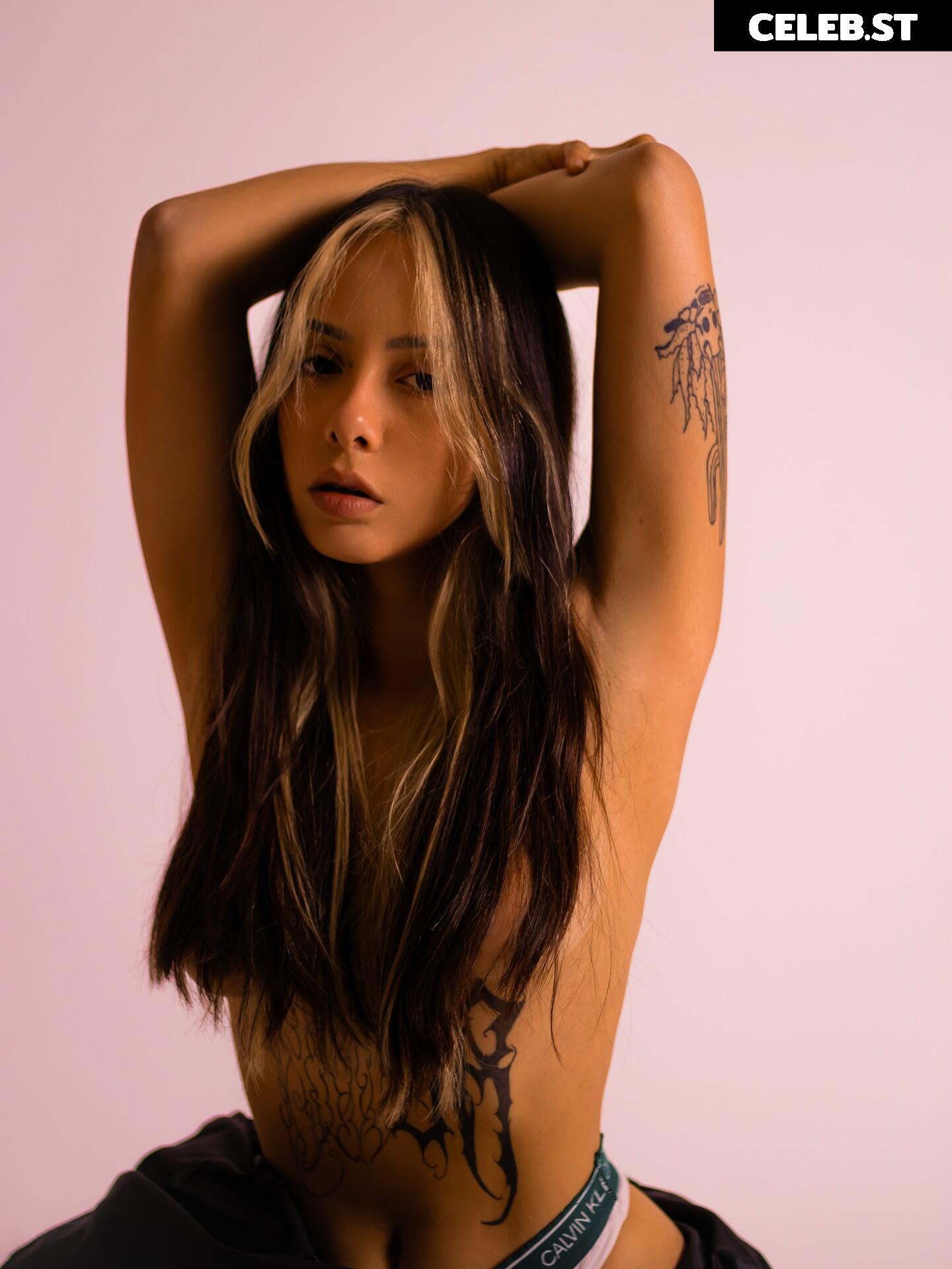 Ale Acosta / Alexandra Acosta /Al.Xannn Image 12681490