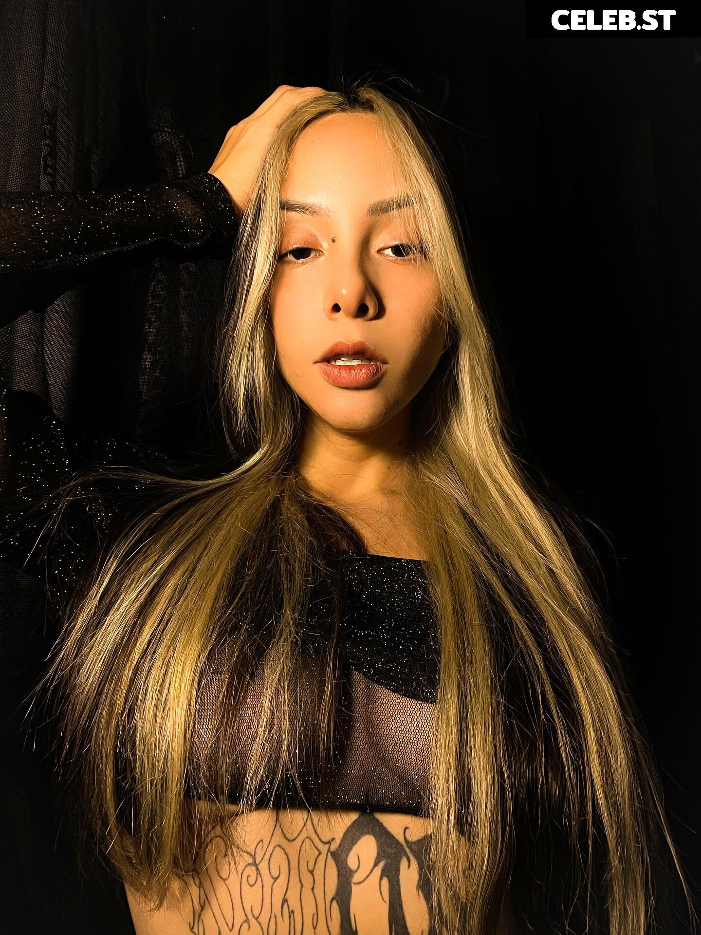 Ale Acosta / Alexandra Acosta /Al.Xannn Image 12681486