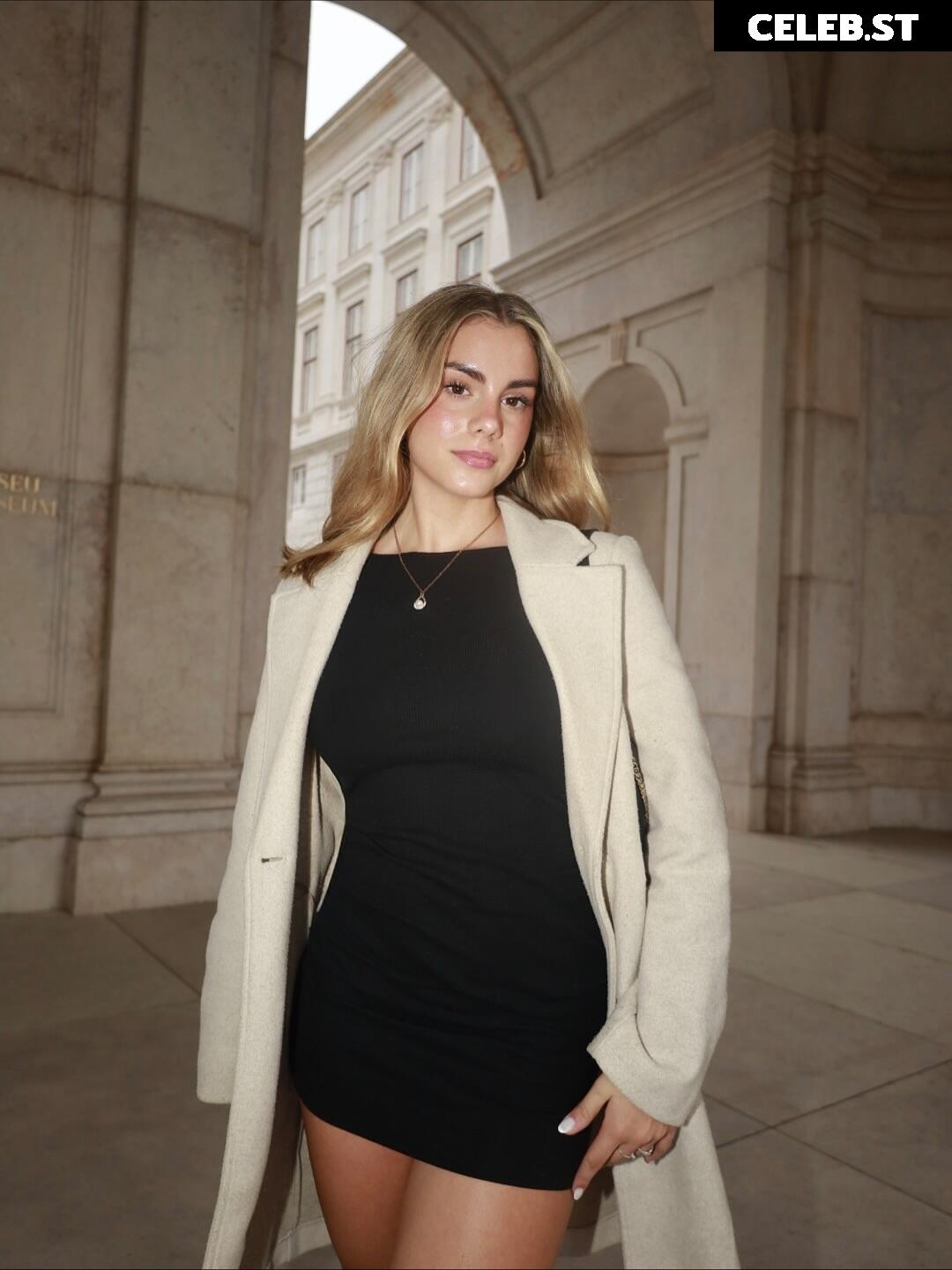 _.lara.sofia Image 12683071