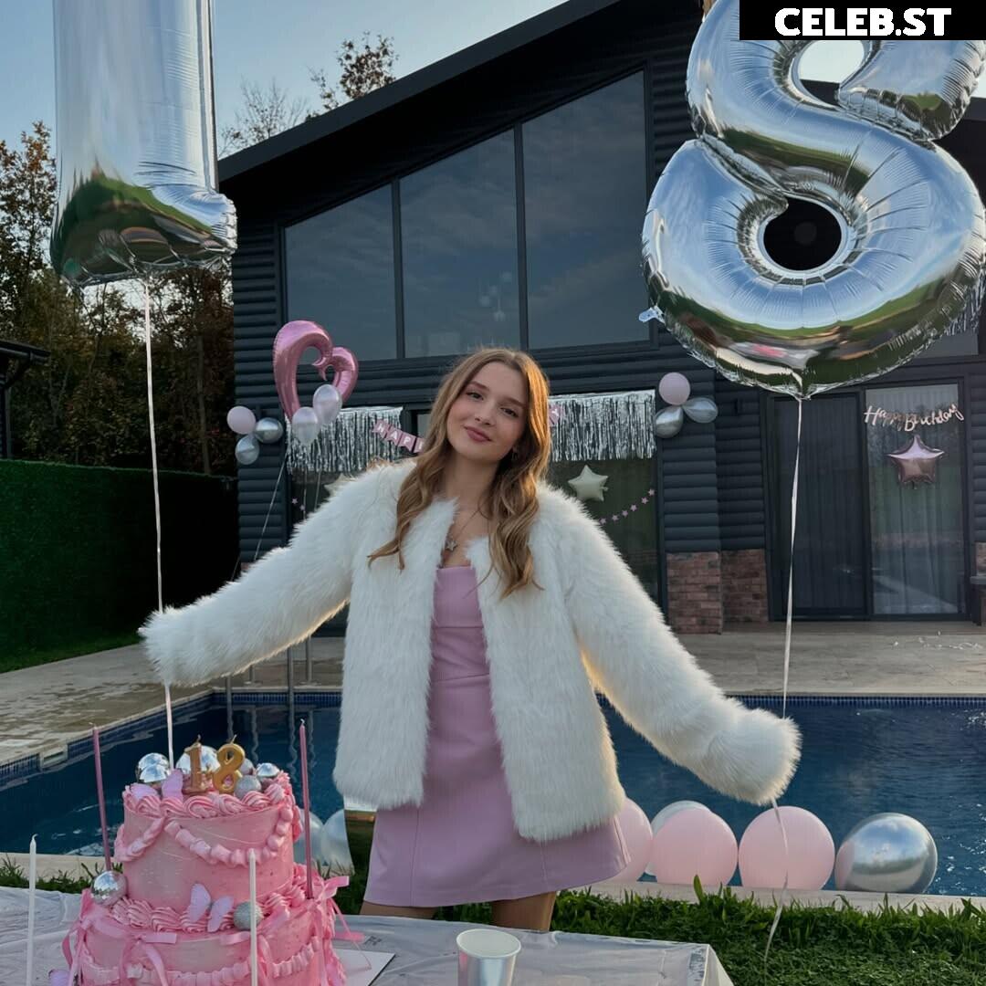 Ecrin Su Çoban Image 12558189