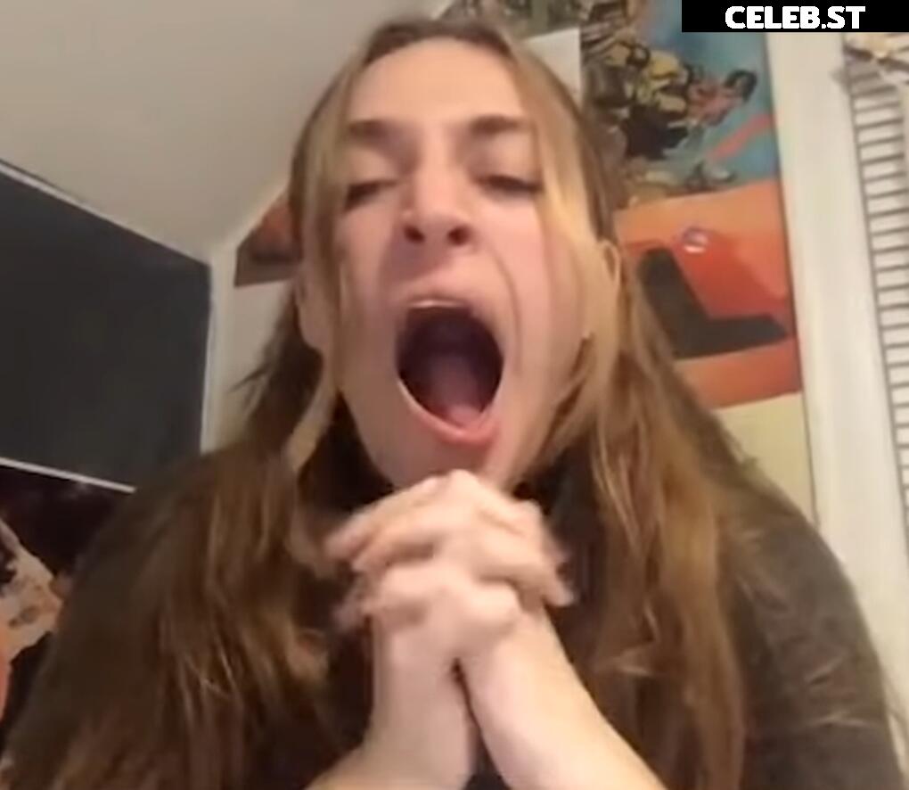 Lia Reacts / Lia_Fiore Image 12555229