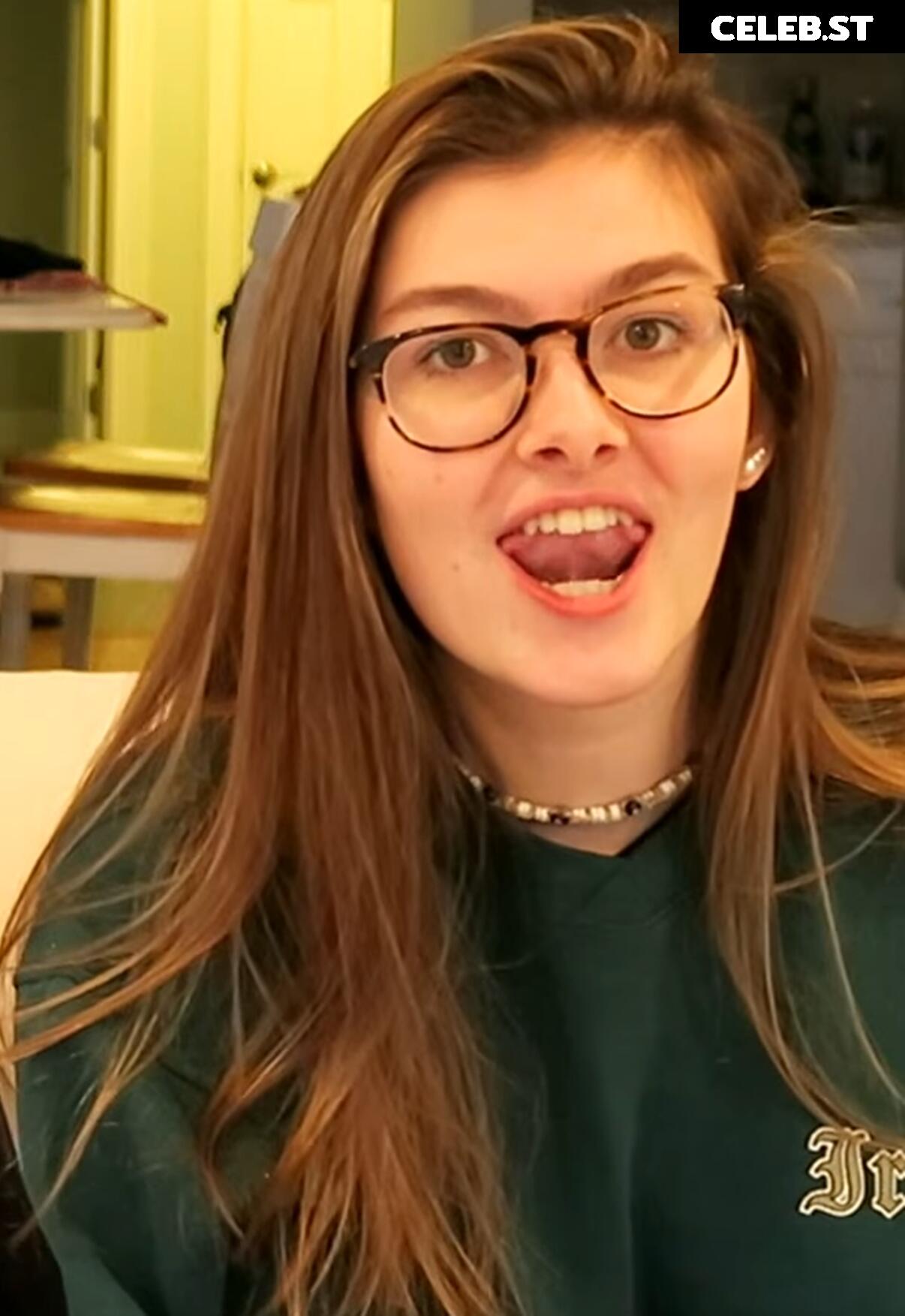 Lia Reacts / Lia_Fiore Image 12555233