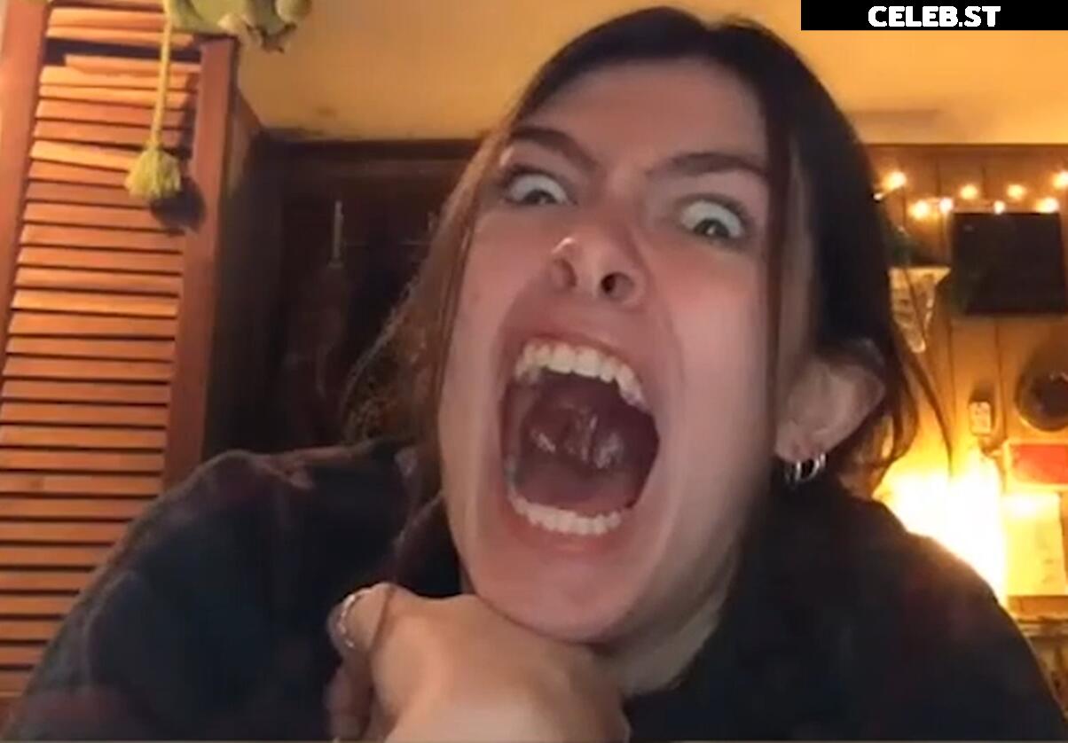 Lia Reacts / Lia_Fiore Image 12555230