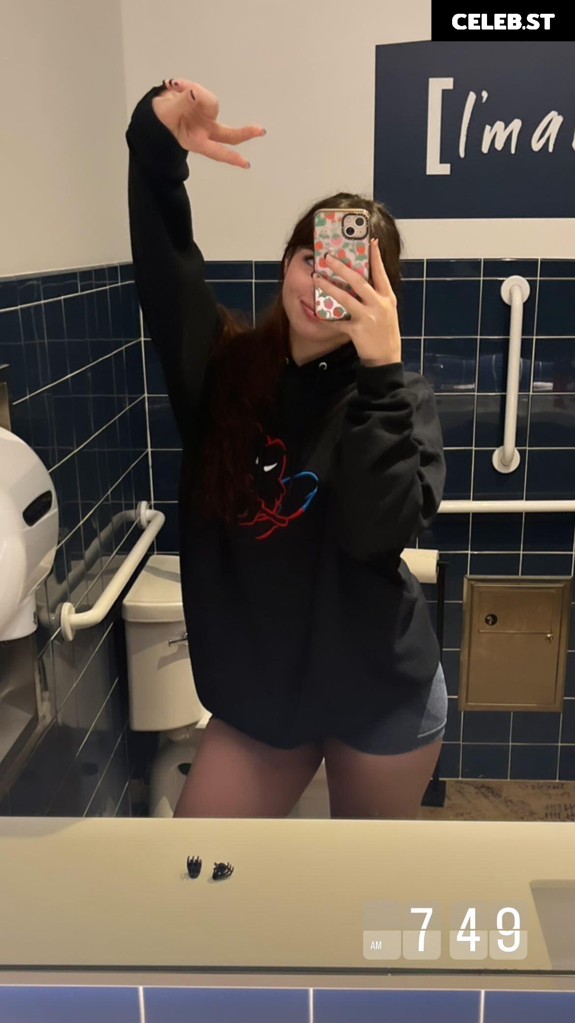 Liv @littlelivbug Image 12556183