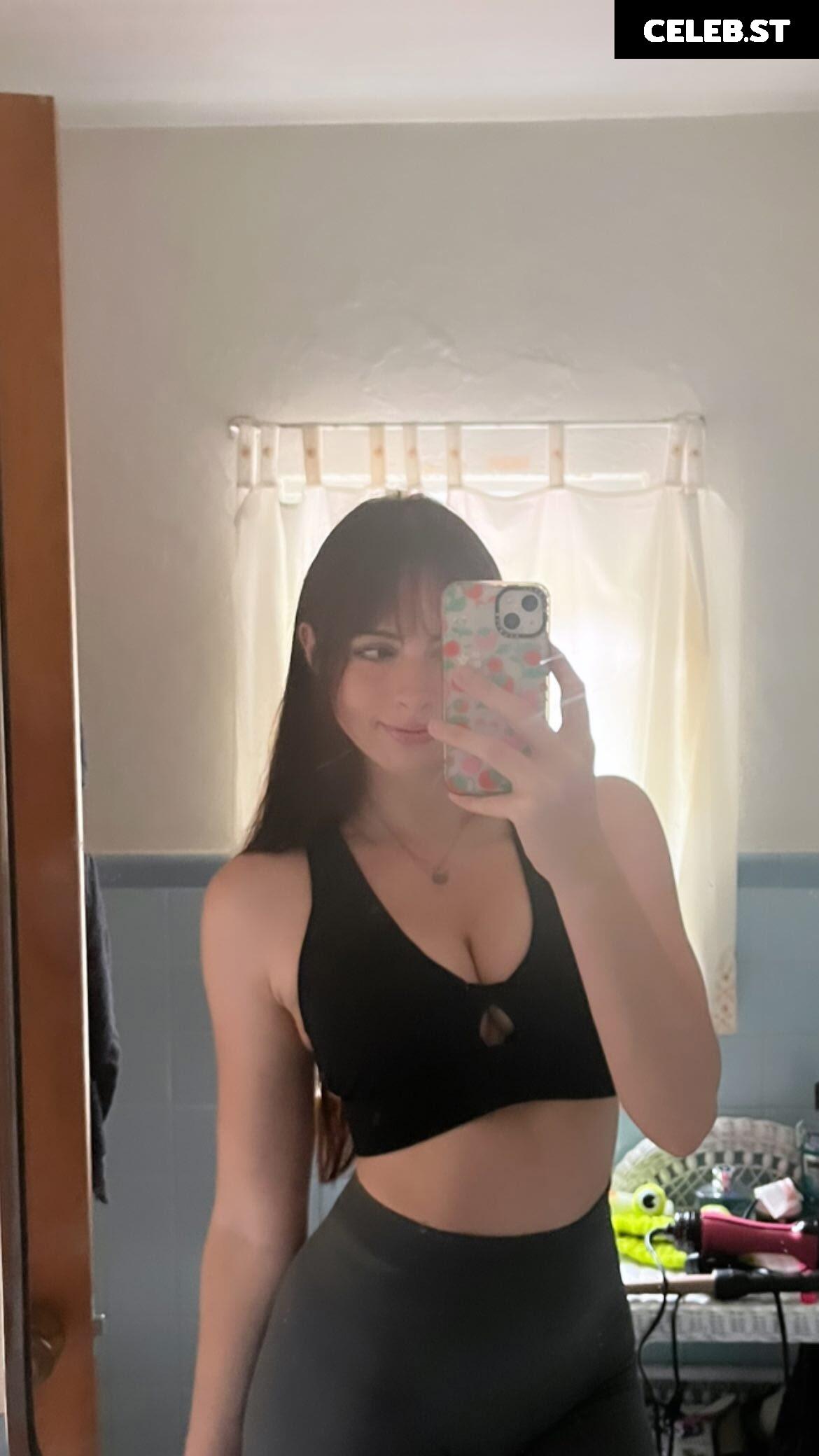 Liv @littlelivbug Image 12556179