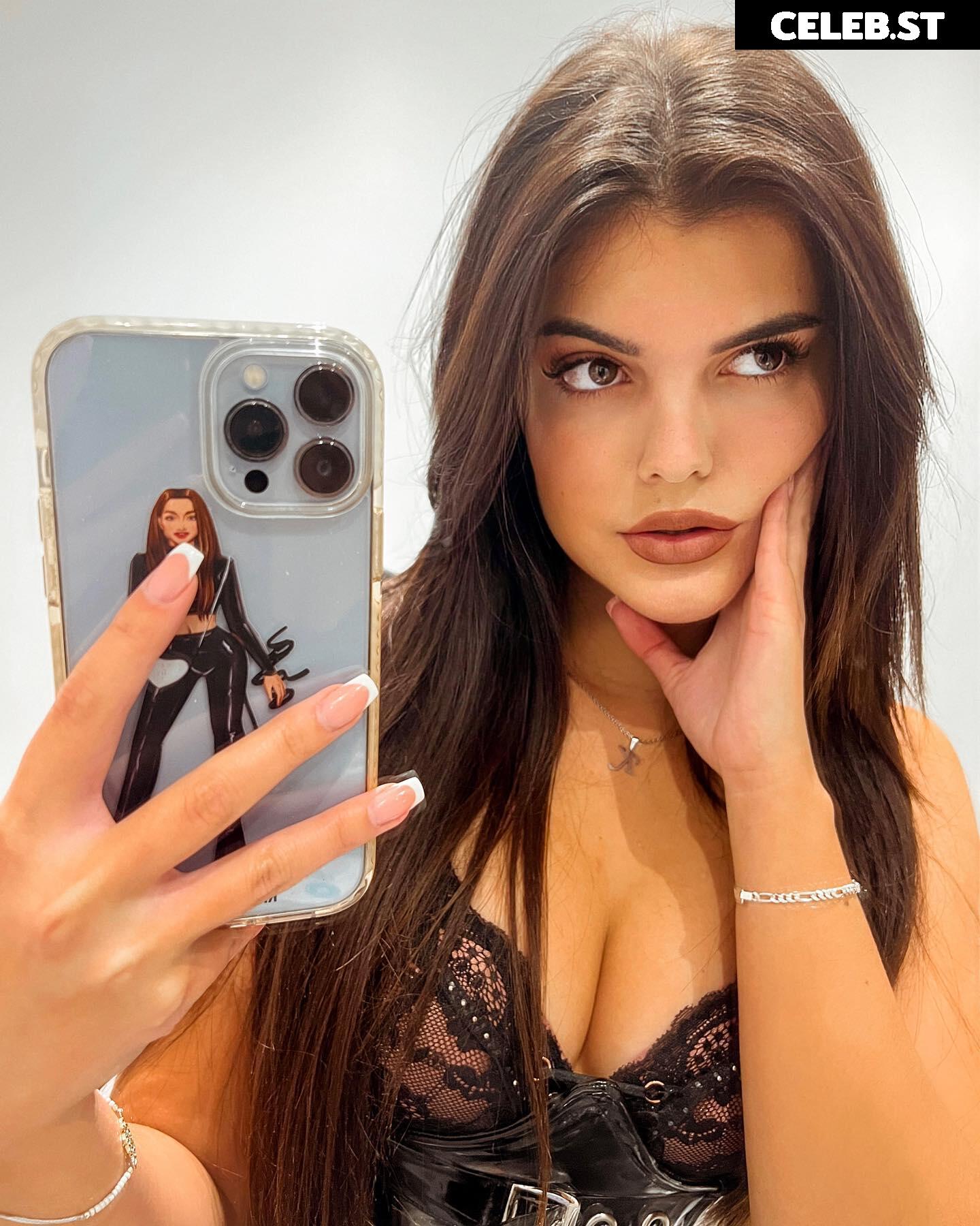 Lara Benjamina Winter Image 12552499