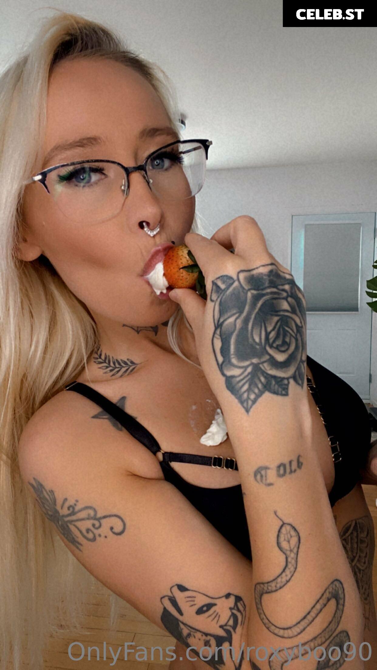 Kitty Mom @Roxyboo90 Image 12567521