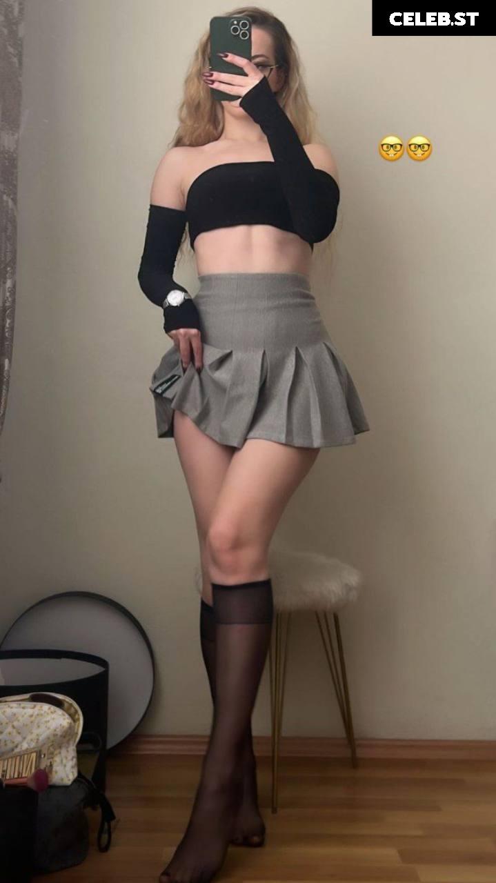 oznur guven / oznurunuzz / oz_nurunuz Image 12578037