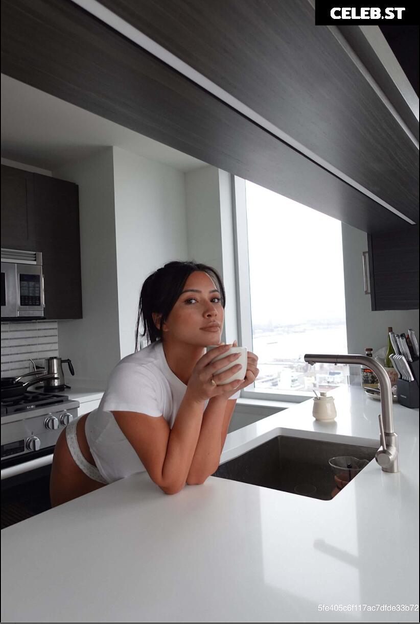 Julia Kelly Image 12575817