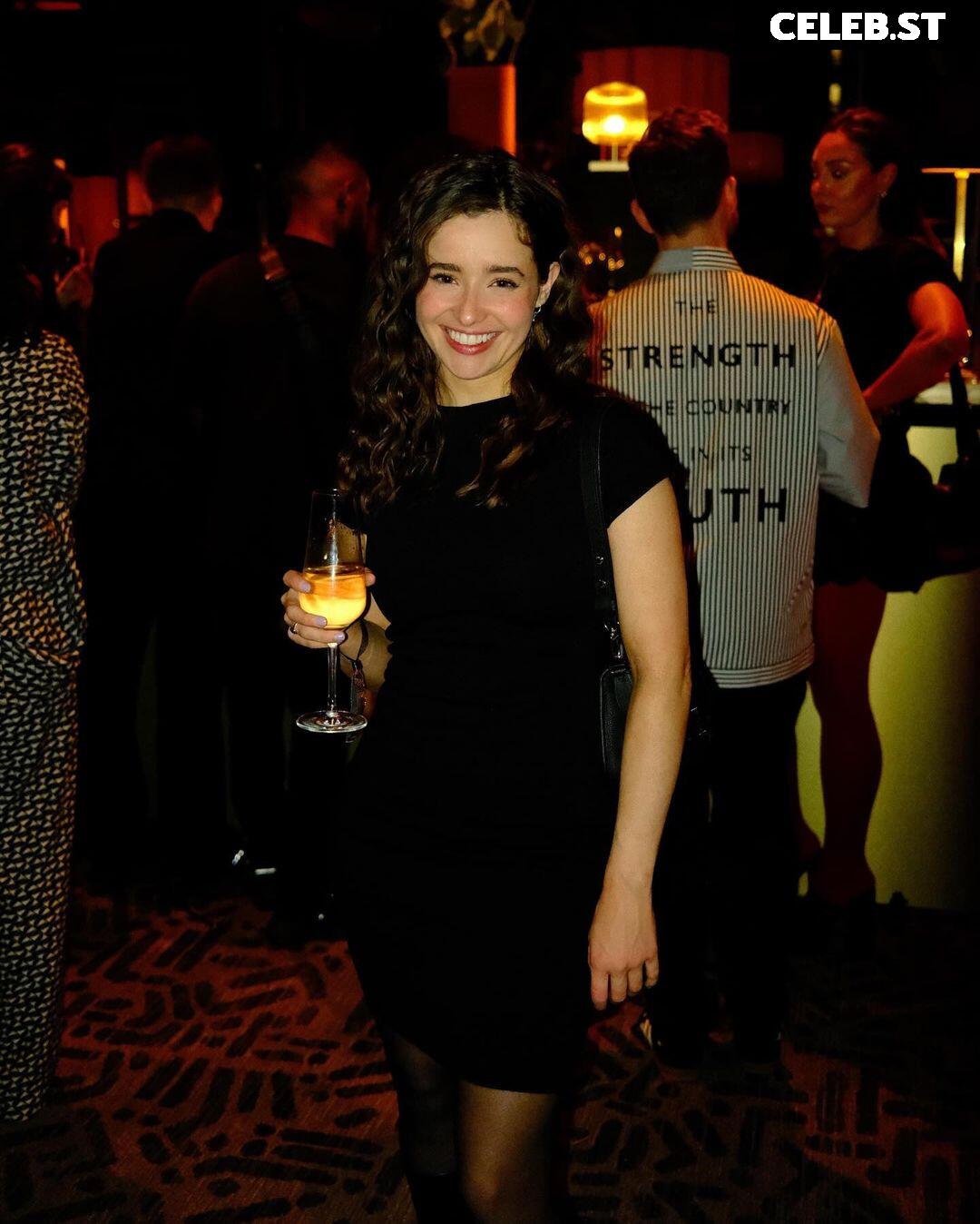 Holly Earl Image 12576472