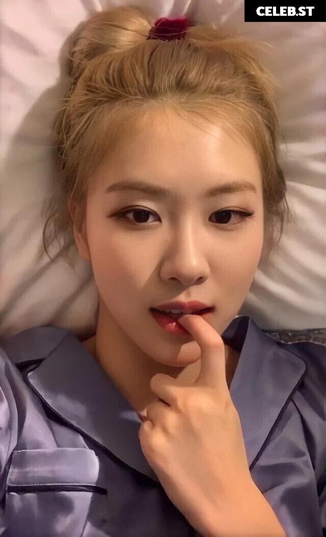 Rosé || Roseanne Park - BLΛƆKPIИK ( BLACKPINK ) Image 12576351