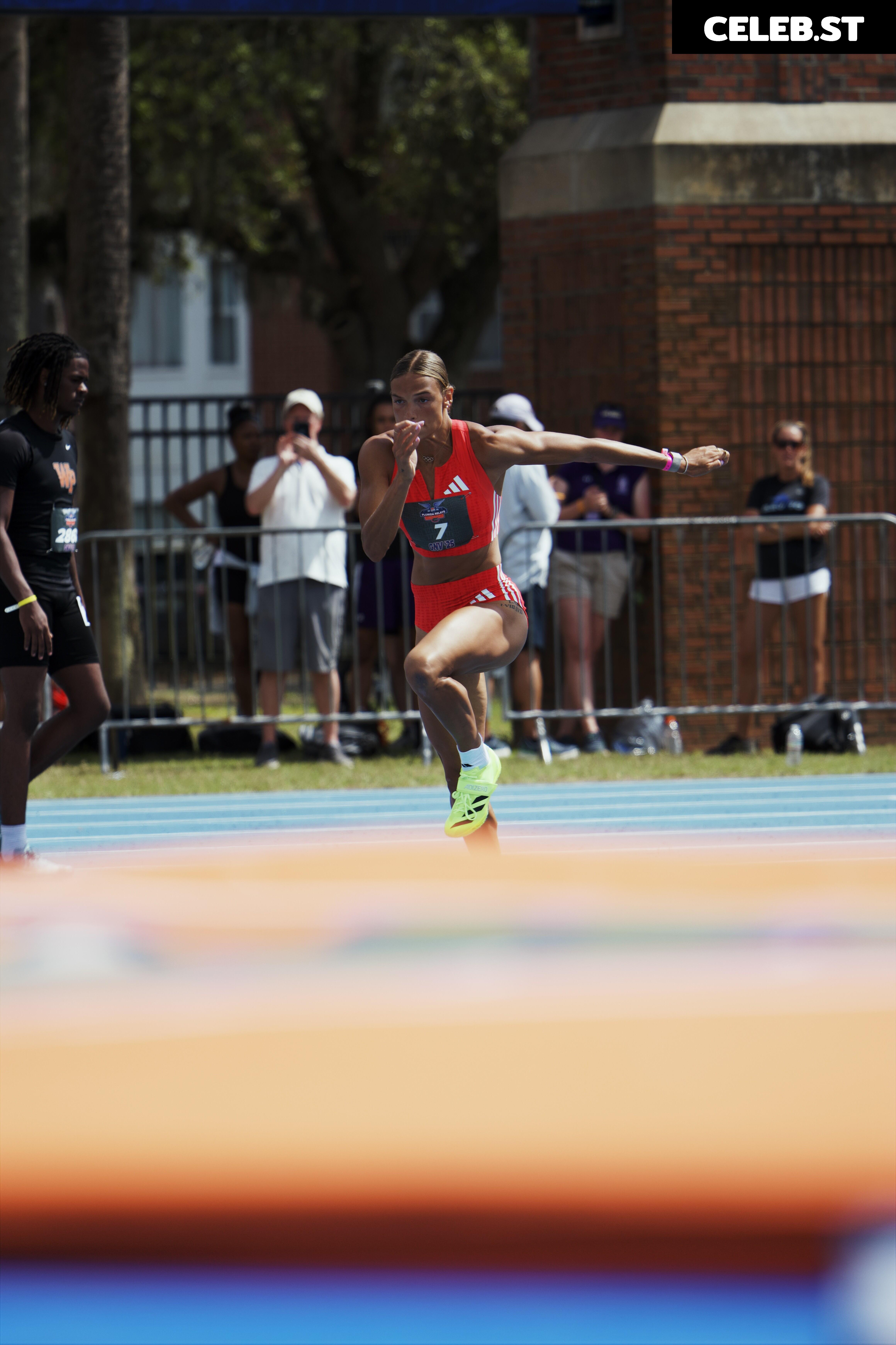 Anna Hall Image 12579126