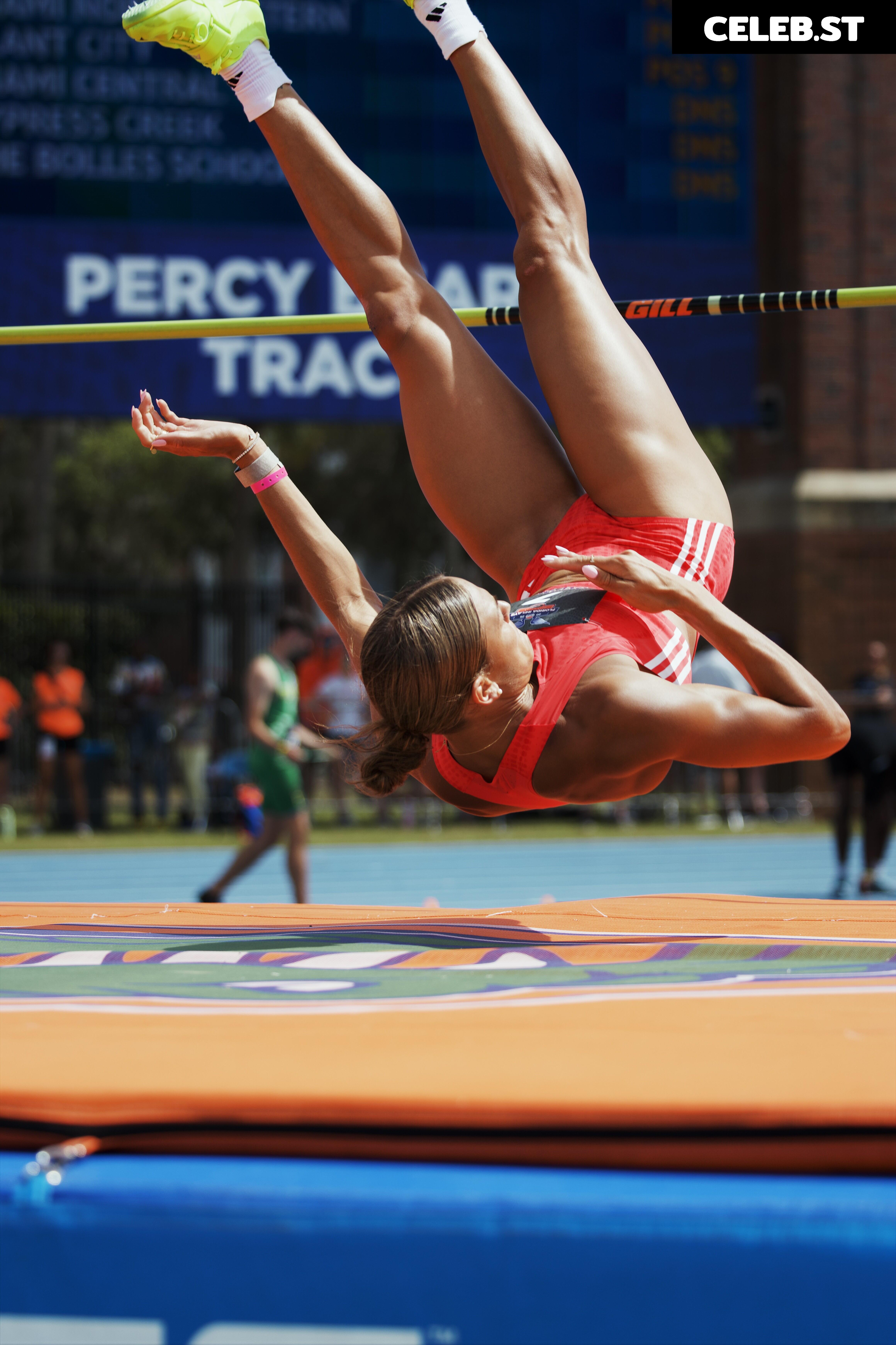Anna Hall Image 12579134