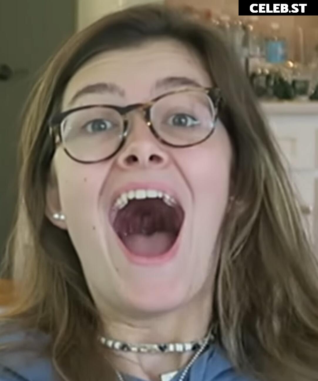 Lia Reacts / Lia_Fiore Image 12579271