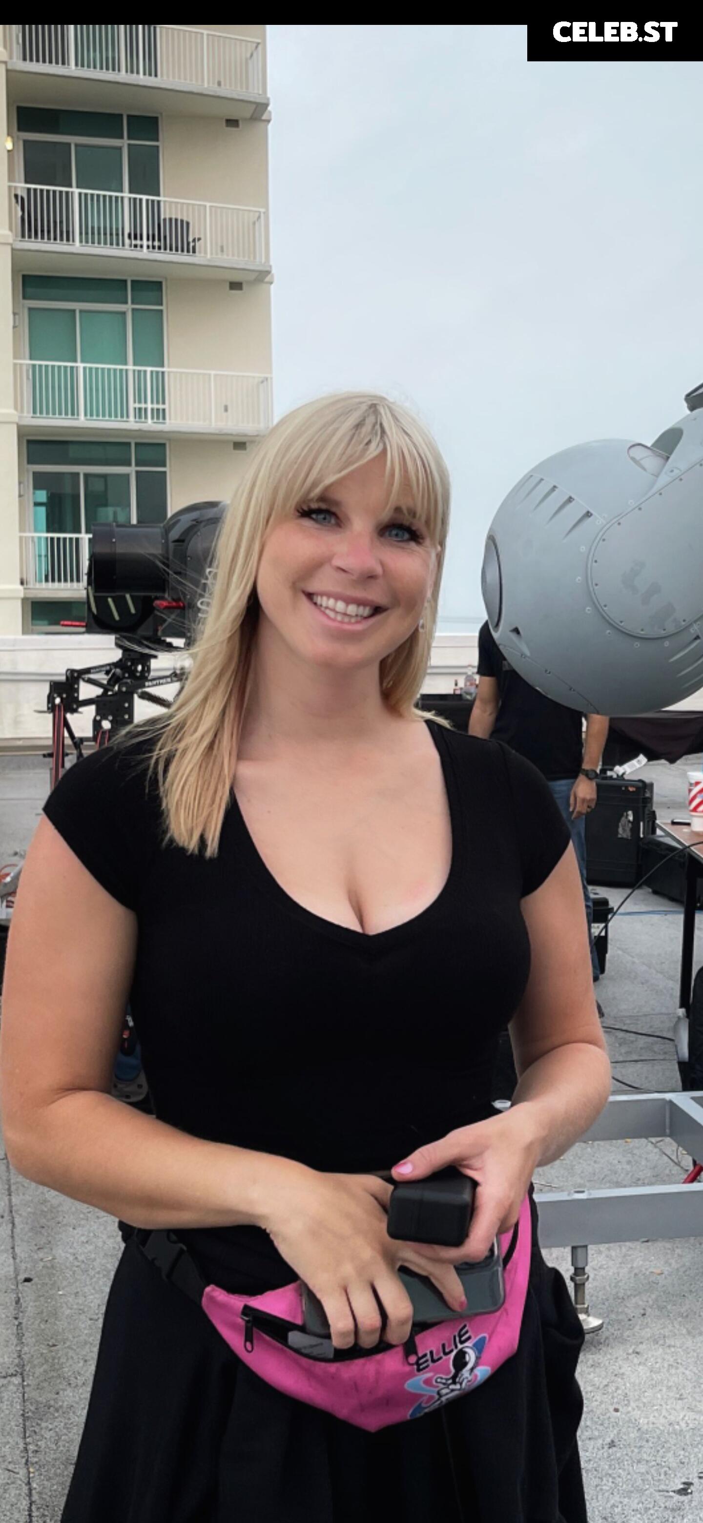 Ellie in Space / esherifftv Image 12549888