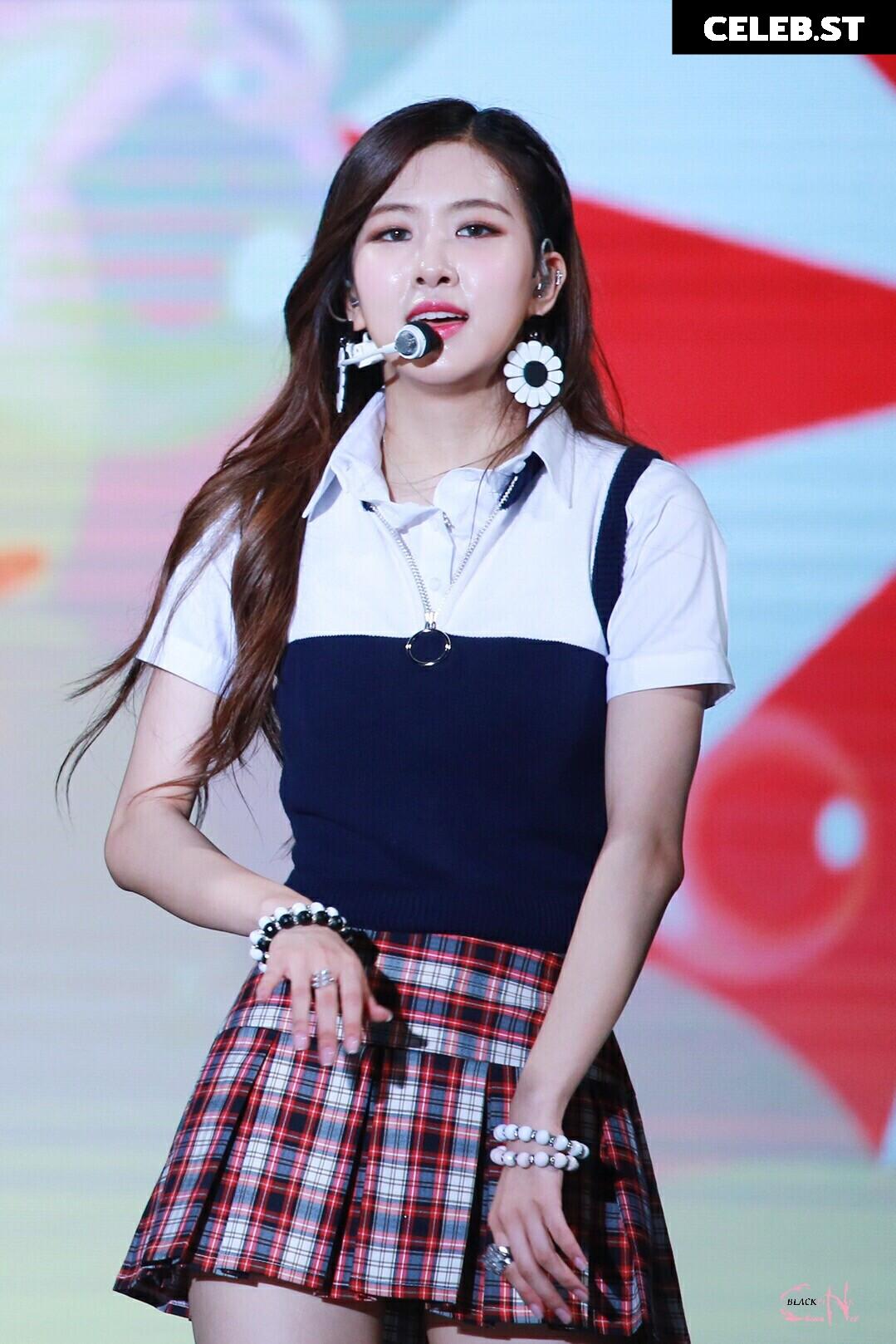 Rosé || Roseanne Park - BLΛƆKPIИK ( BLACKPINK ) Image 12549705