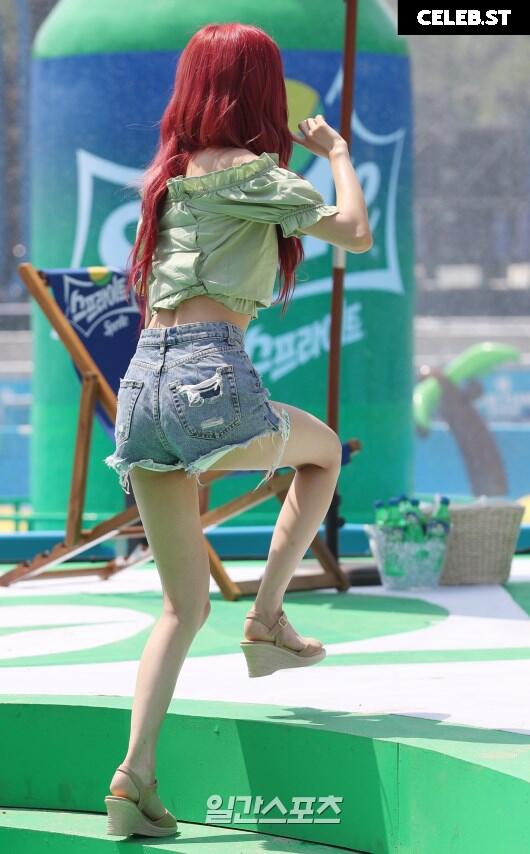 Rosé || Roseanne Park - BLΛƆKPIИK ( BLACKPINK ) Image 12549698