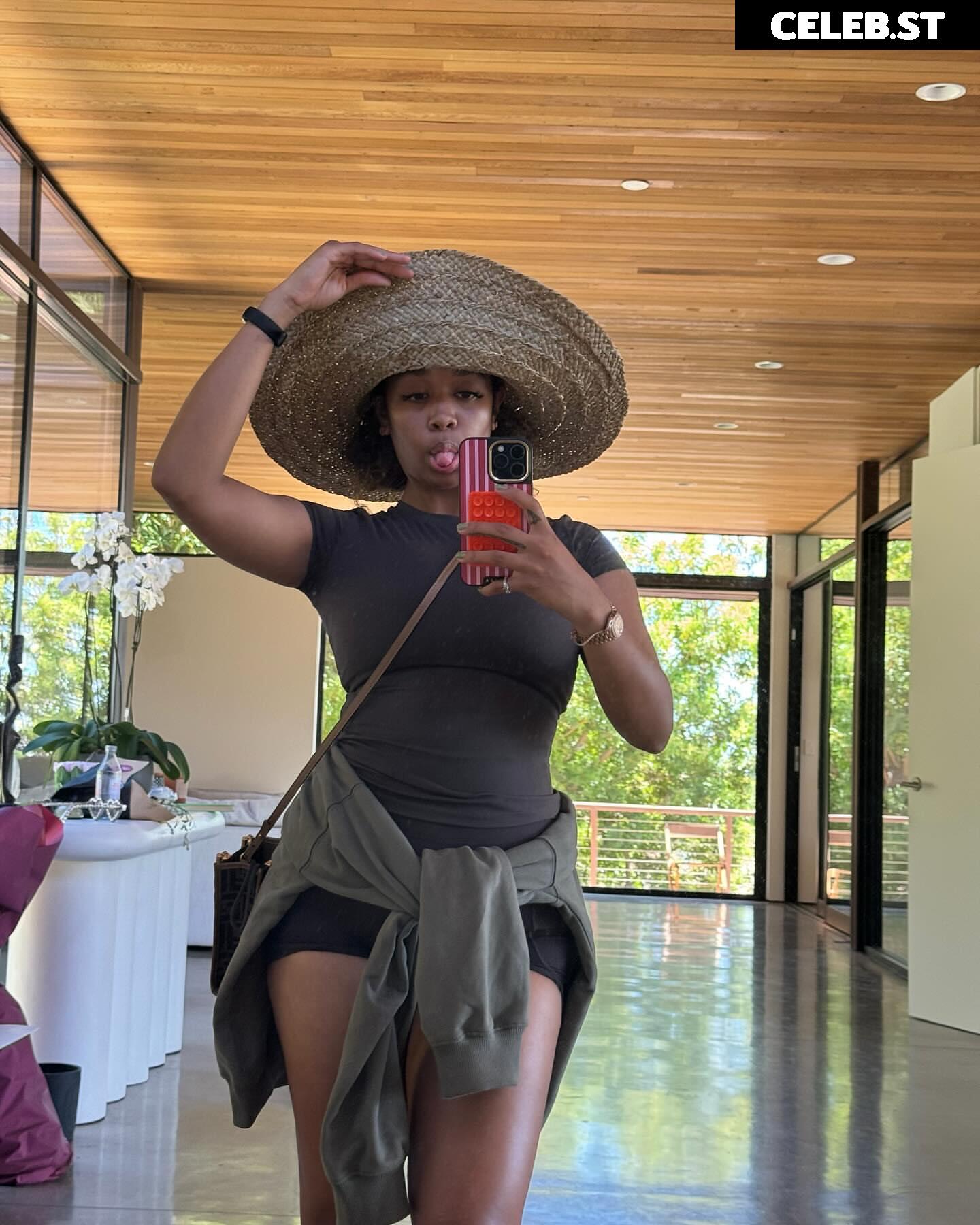 H.E.R./Gabriella Sarmiento Wilson Image 12517346