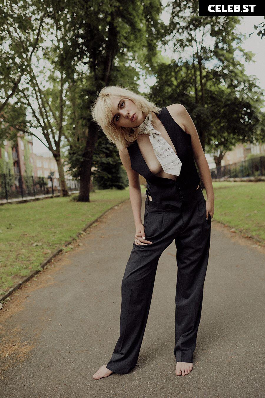 Julia Cumming (Sunflower Bean Singer/Bassist) Image 12517373
