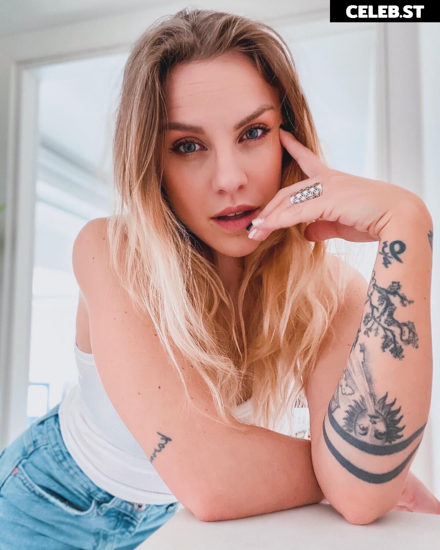 Emy LTR Image 12525227