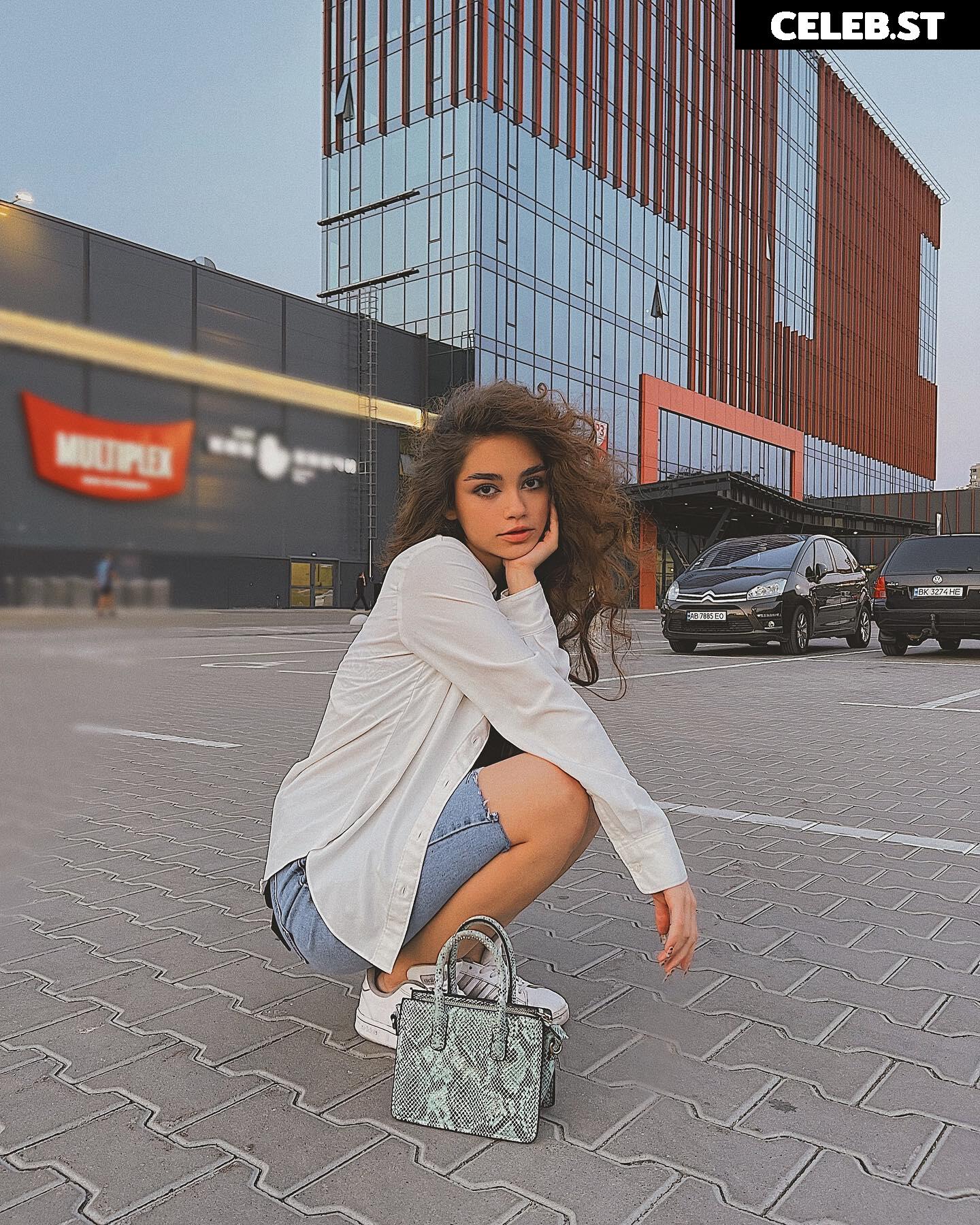 Sofia Chernasova / chernasova.sofia / soniachrn / Чернасова Софія Image 12520607