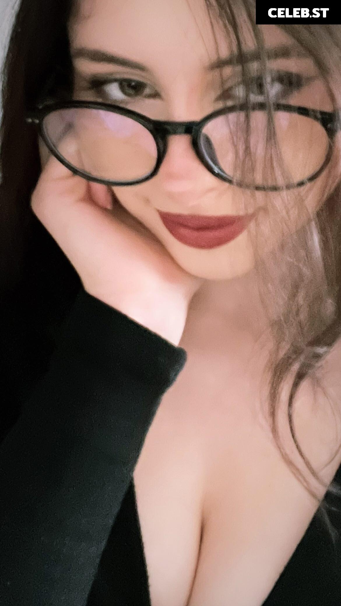 Liv @littlelivbug Image 12507320