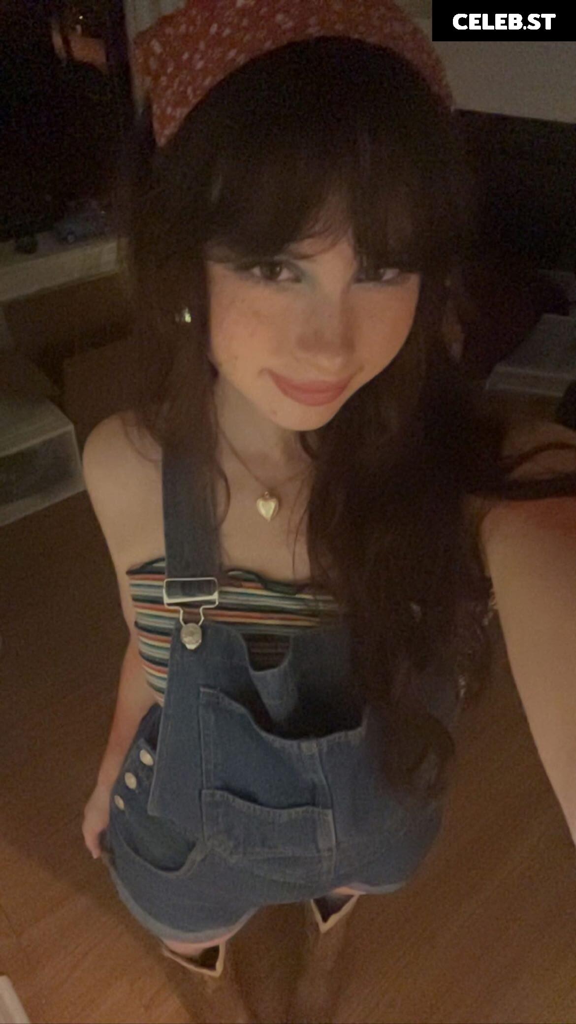 Liv @littlelivbug Image 12507324