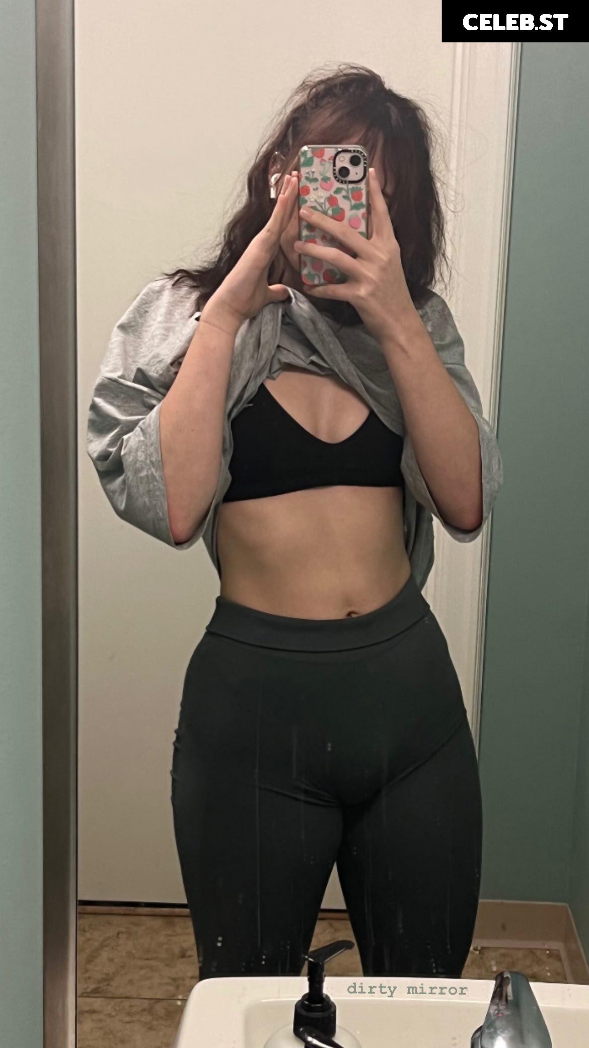 Liv @littlelivbug Image 12507312