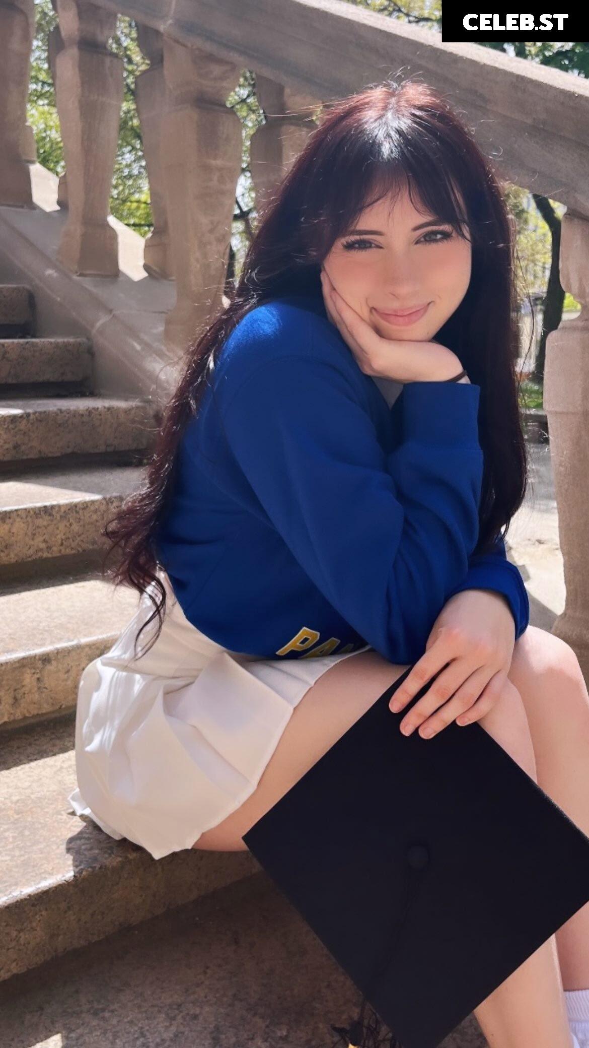 Liv @littlelivbug Image 12507317