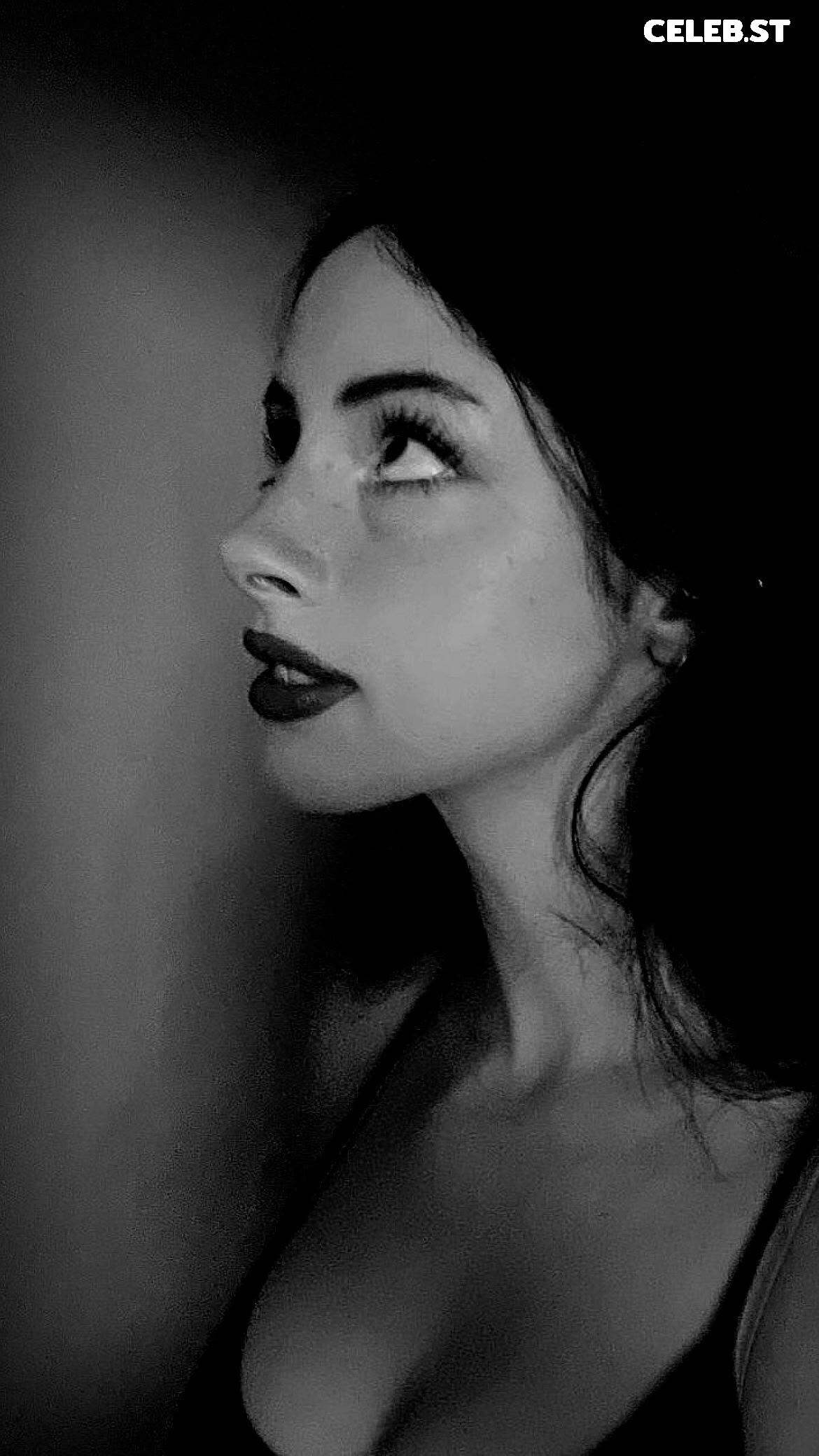 Liv @littlelivbug Image 12507316