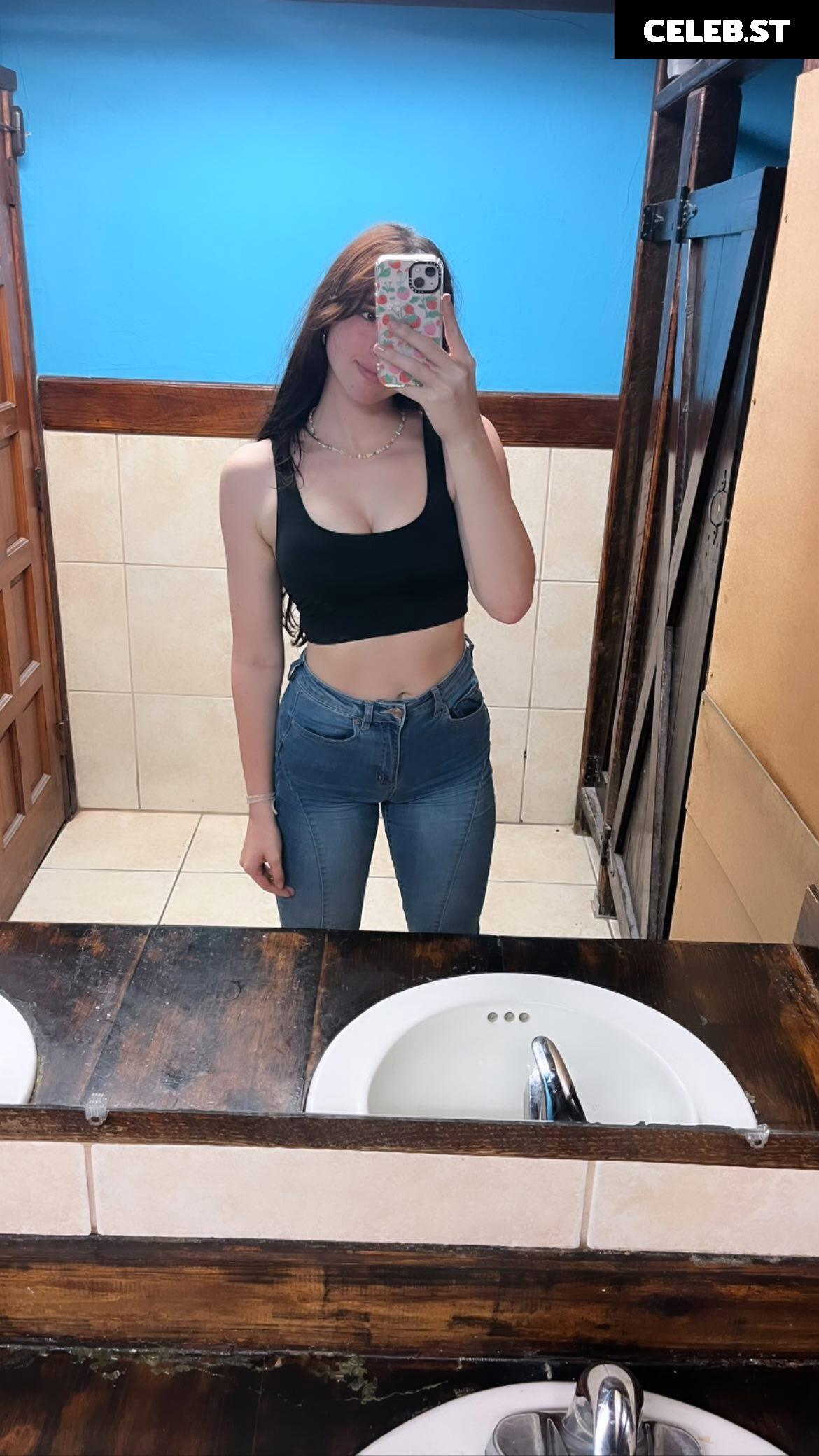 Liv @littlelivbug Image 12507314