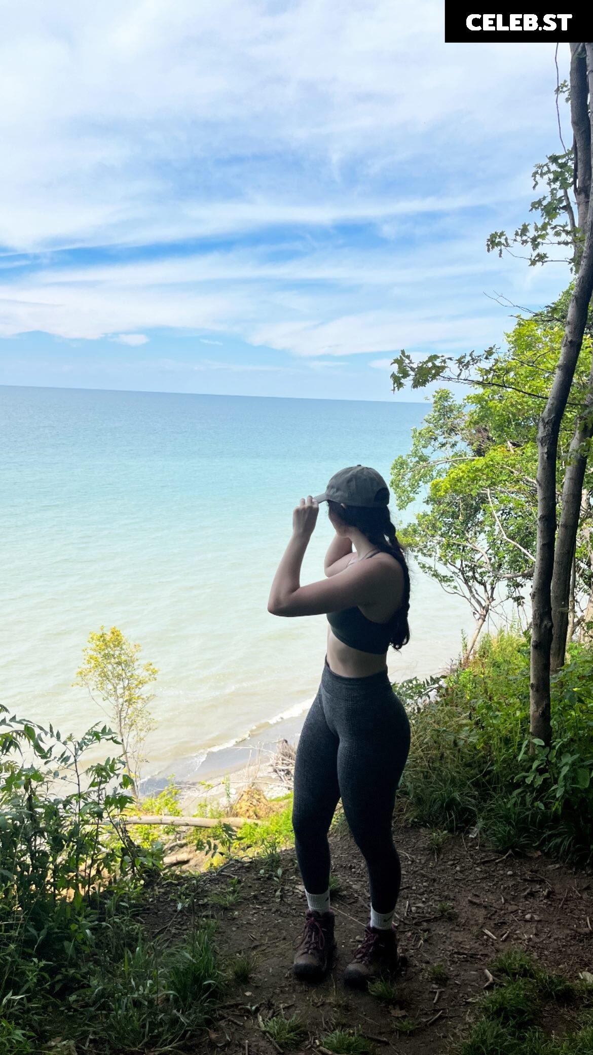 Liv @littlelivbug Image 12507304