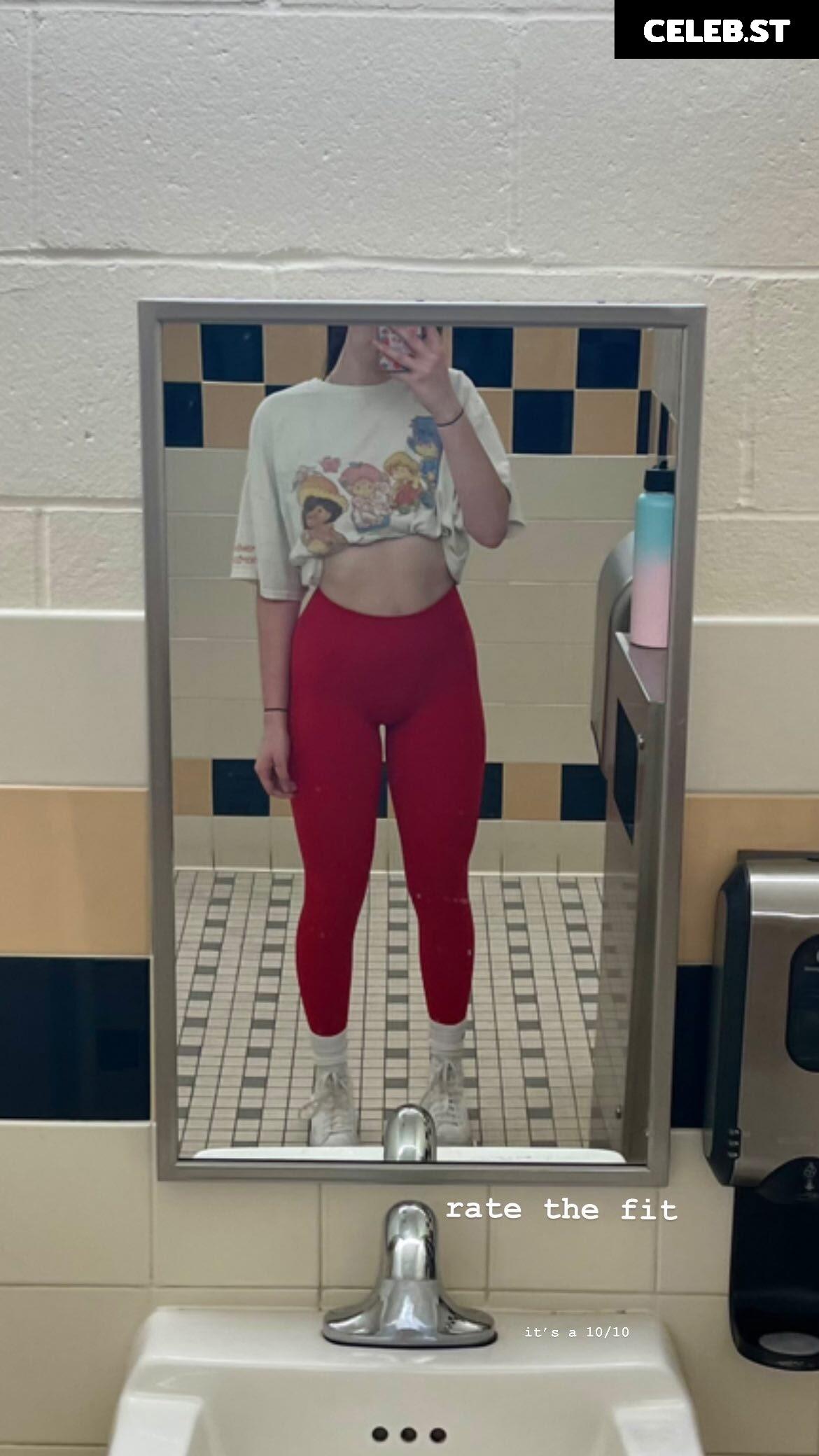 Liv @littlelivbug Image 12507308