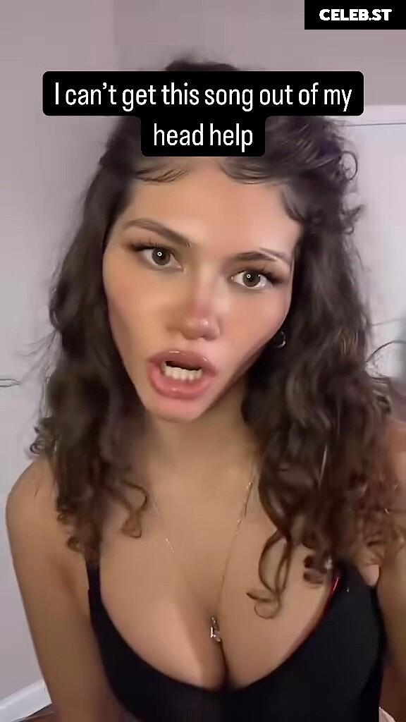 ciggybae / homeskilla_whitnit / Zendaya lookalike Image 12507291