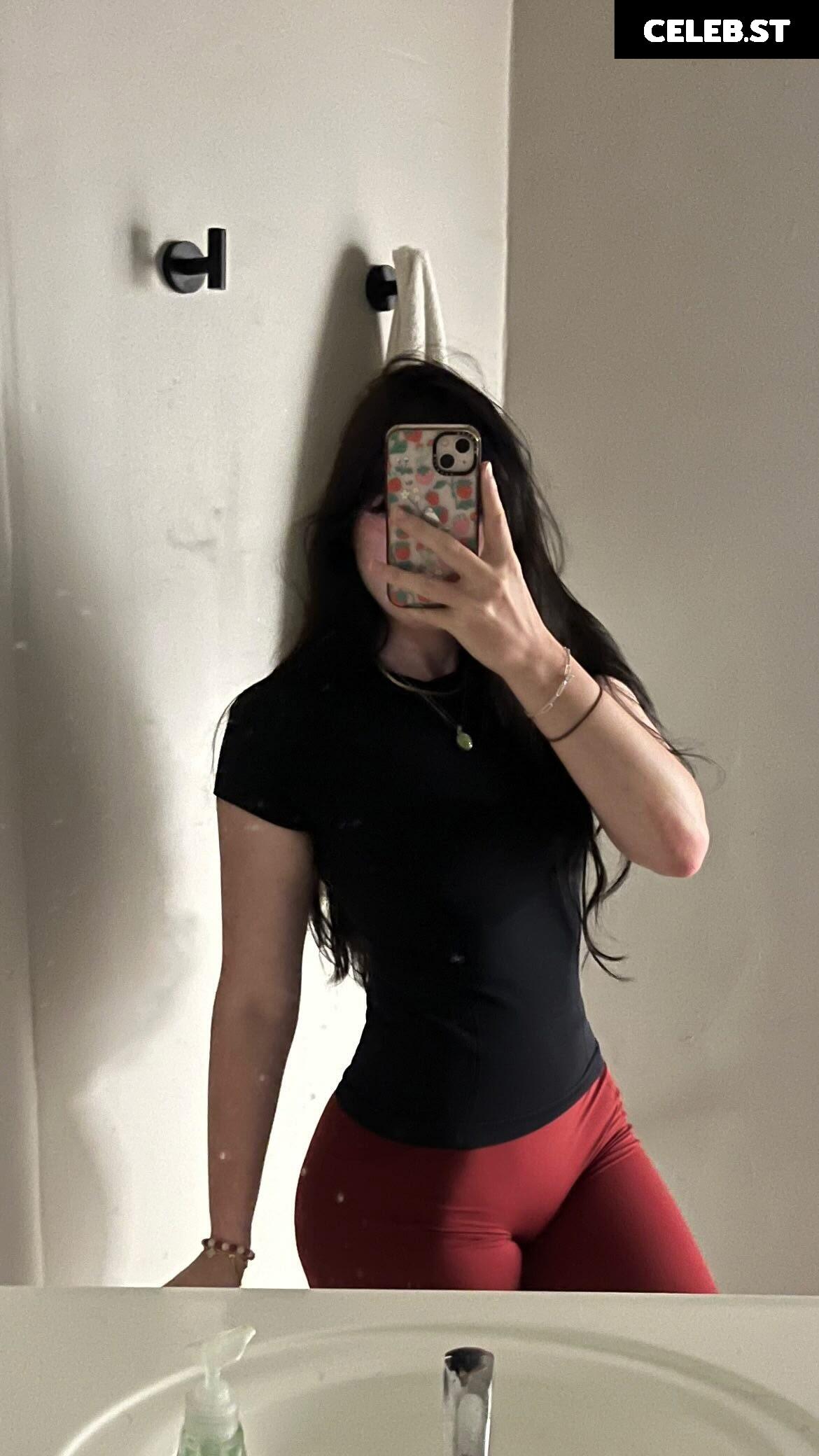 Liv @littlelivbug Image 12507298