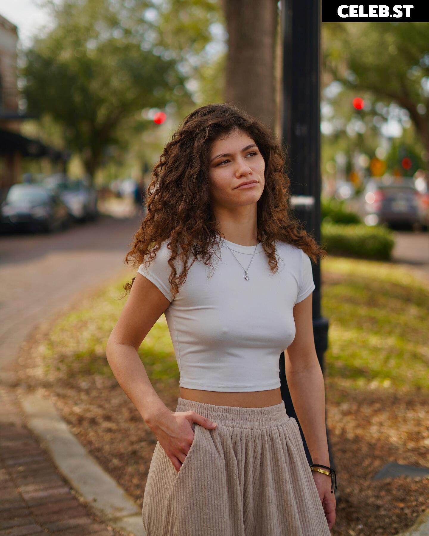 ciggybae / homeskilla_whitnit / Zendaya lookalike Image 12507282
