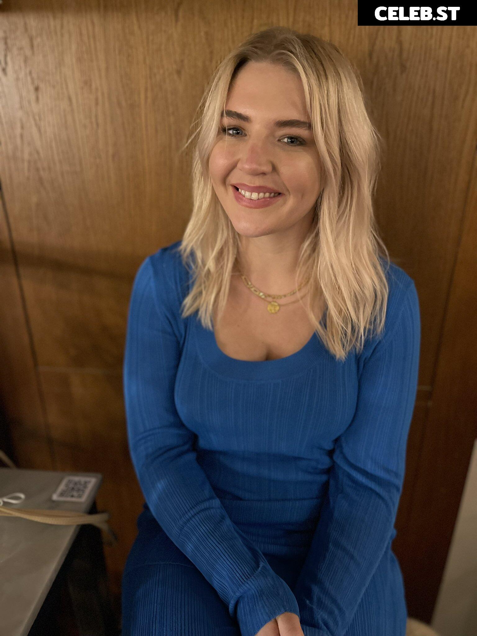 Rebecca Lucy Taylor (Self Esteem) Image 12507232