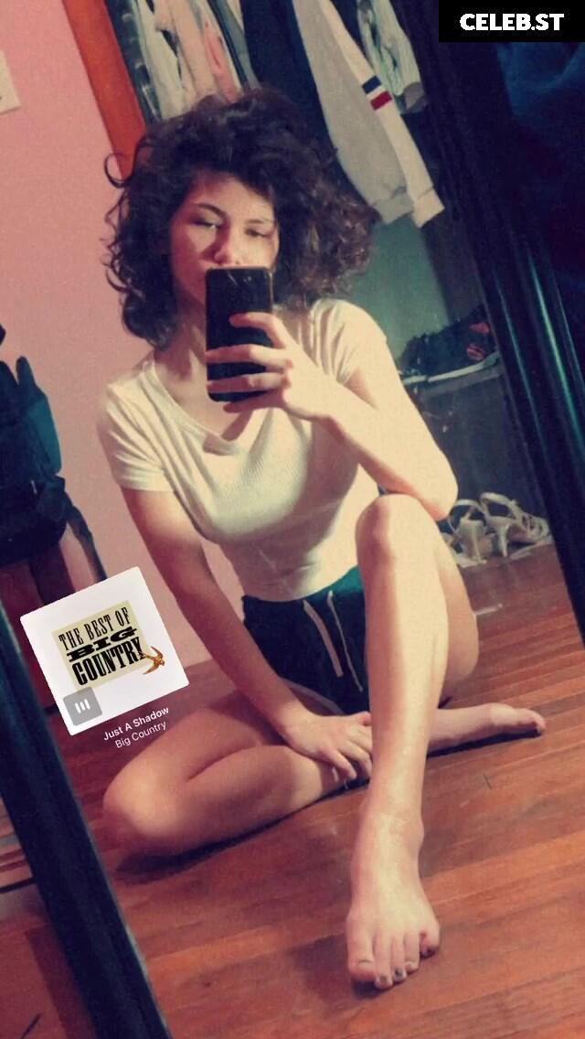 ciggybae / homeskilla_whitnit / Zendaya lookalike Image 12507263