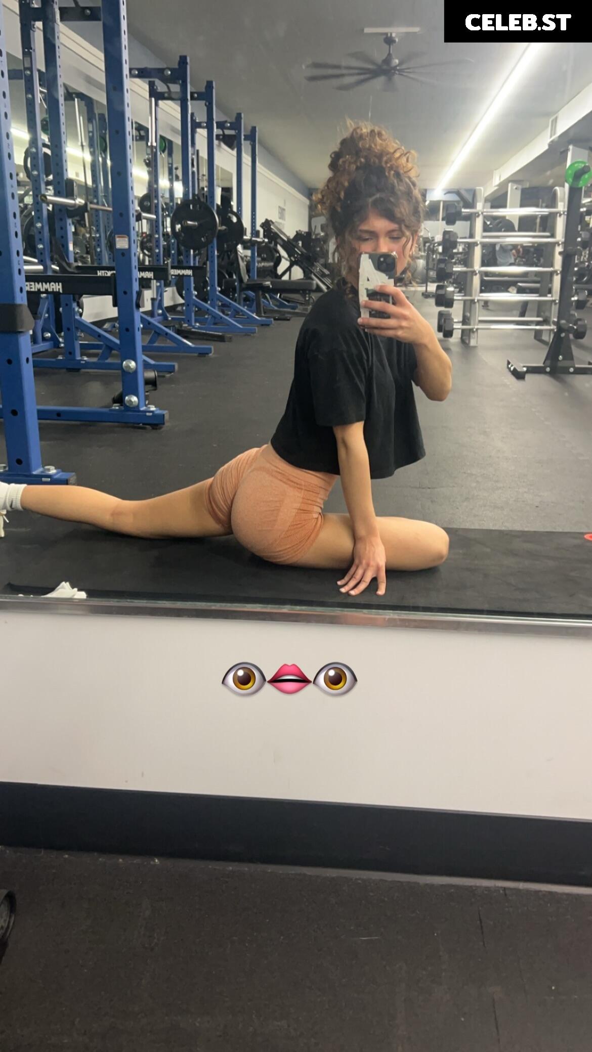 ciggybae / homeskilla_whitnit / Zendaya lookalike Image 12507271