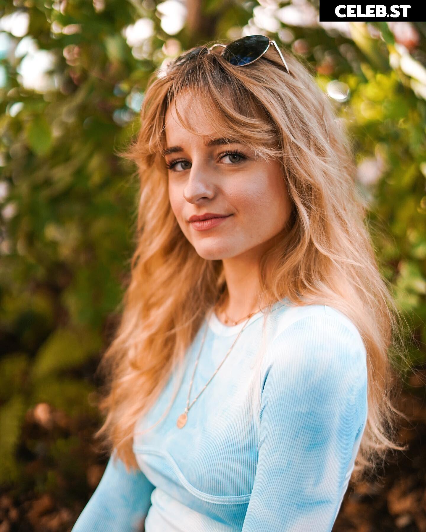 Camille LV / camille_lvqu Image 12595369