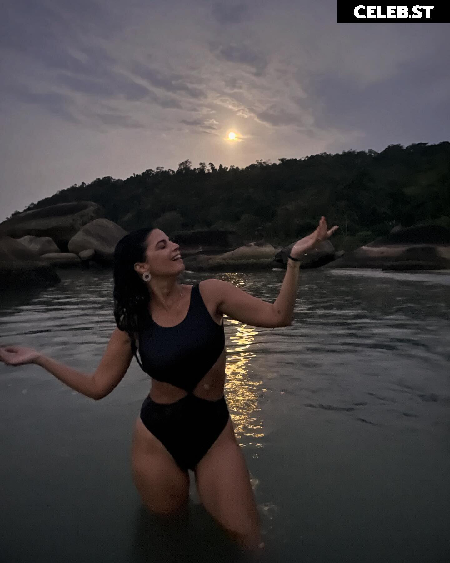 Emanuelle Araújo Image 12586989