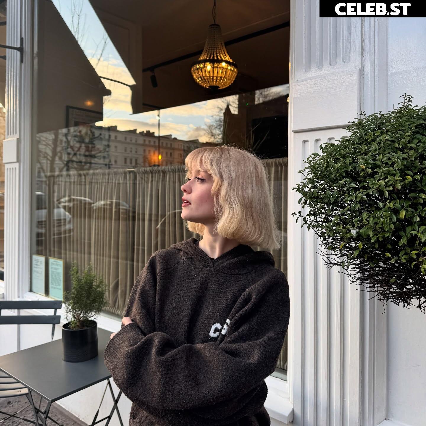Maisie Peters Image 12581846