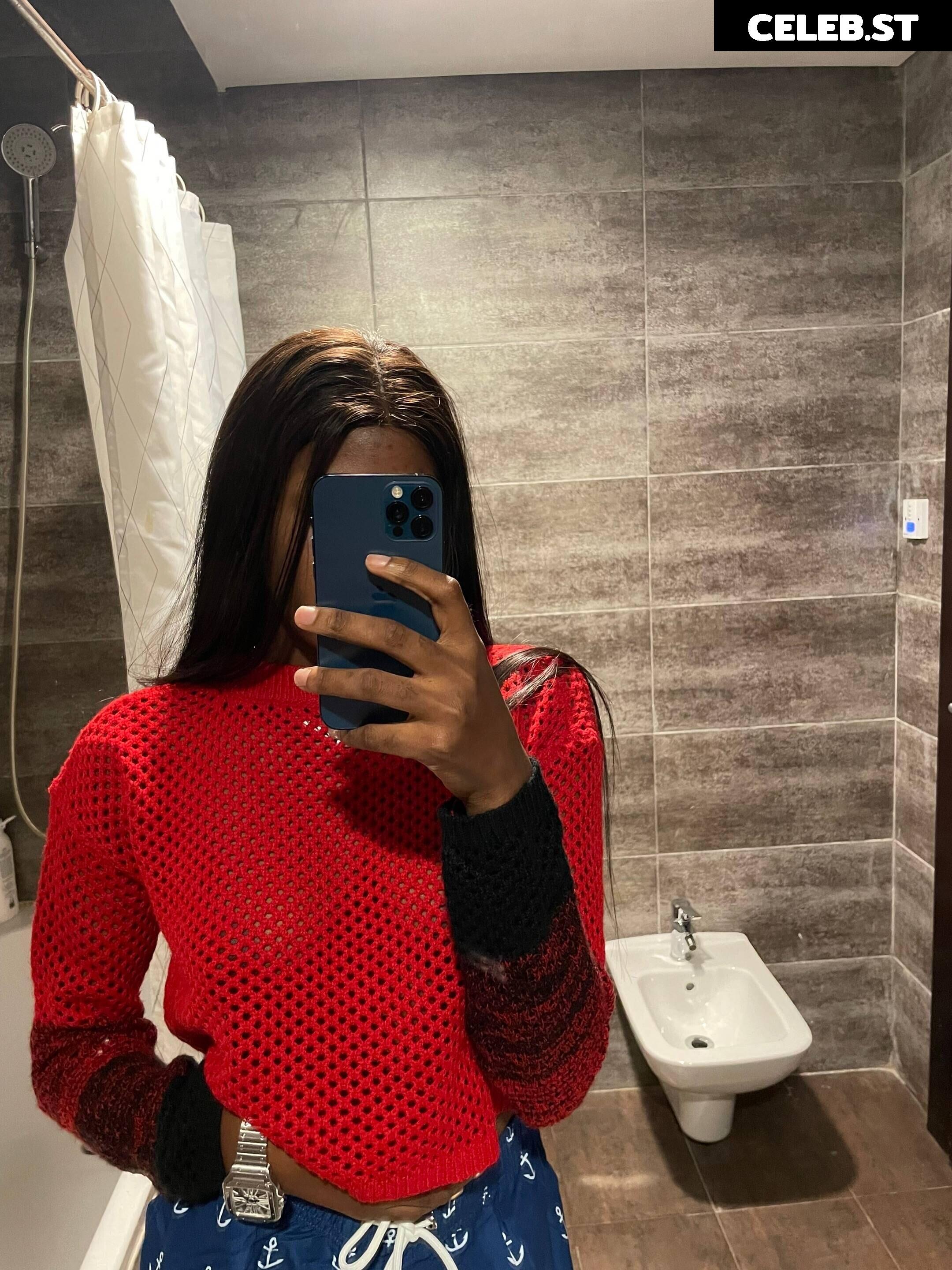 Molly Unruly / itsjust_bigme7 / PondsKira84896 / Barely Seen Image 12458344