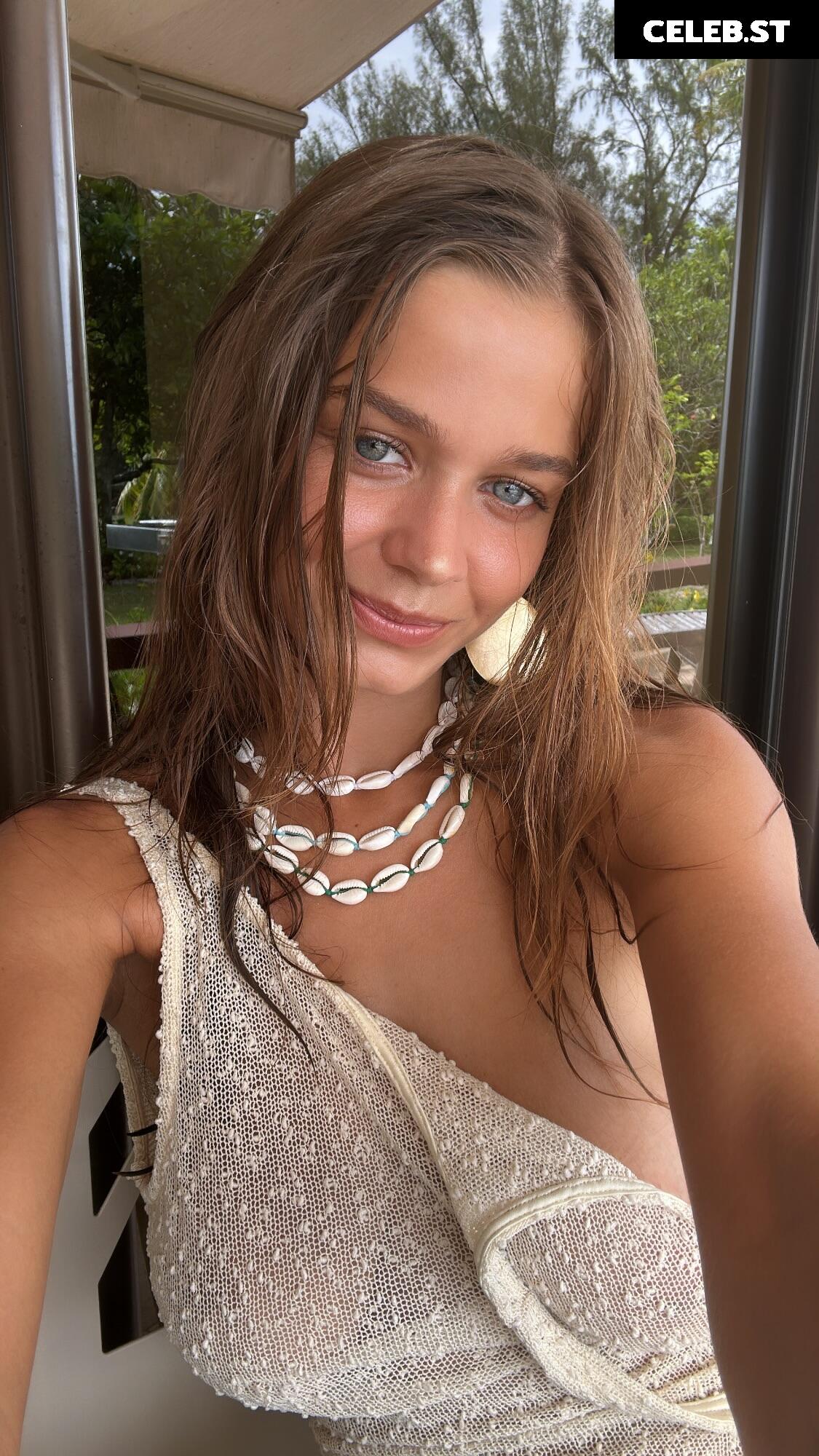 Chloe Campbell Image 12457793